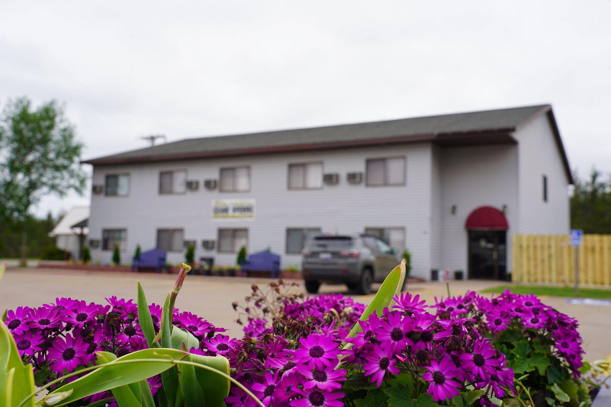 Vista Exterior Model Towne Inn
