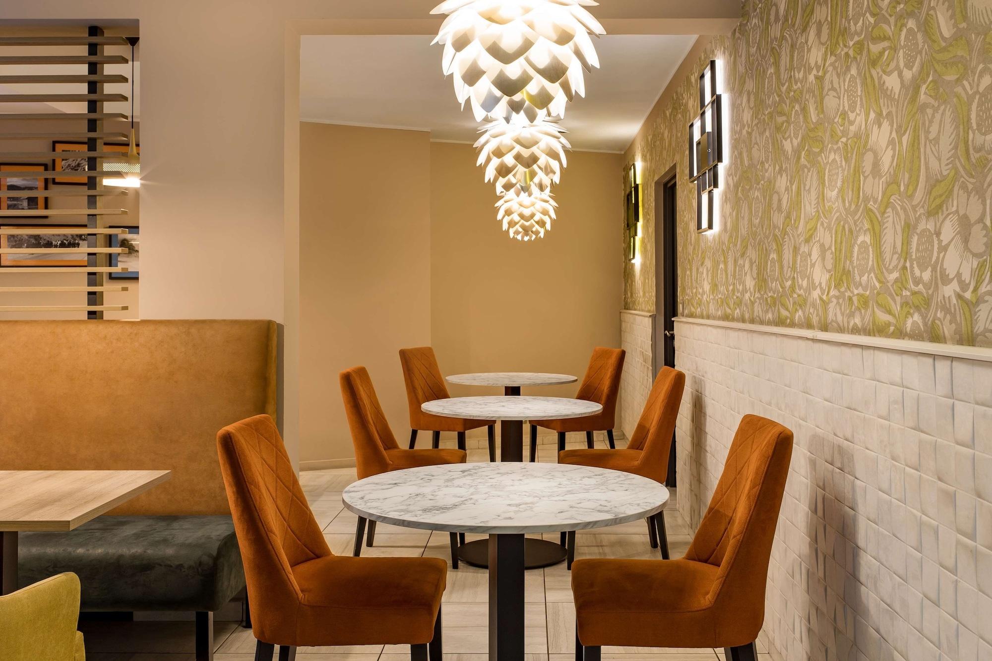 Bar/Salón Radisson Serviced Apartments Antananarivo City Centre