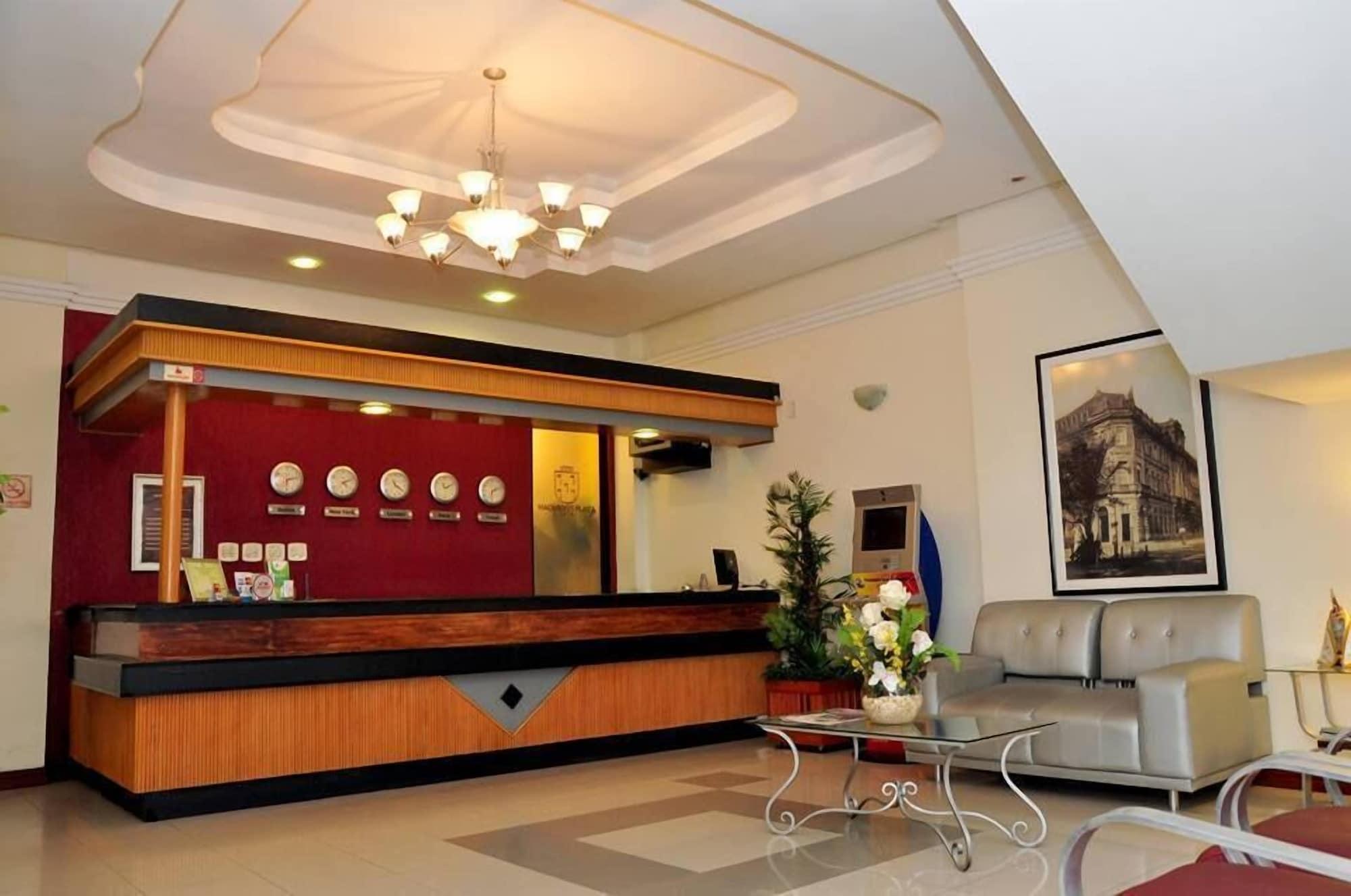 Vista Lobby Machado's Plaza Hotel