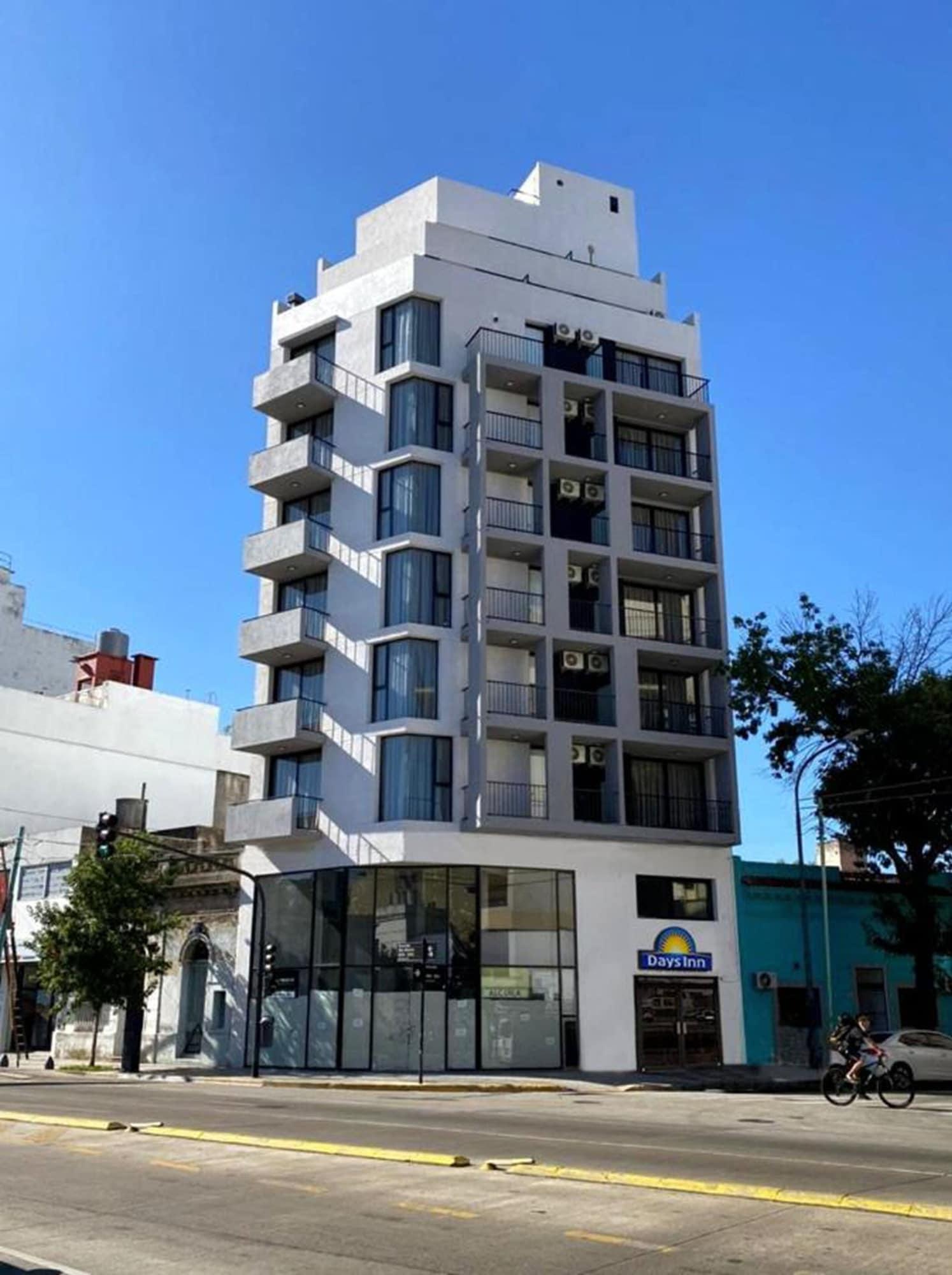 Vista Exterior Days Inn by Wyndham Devoto