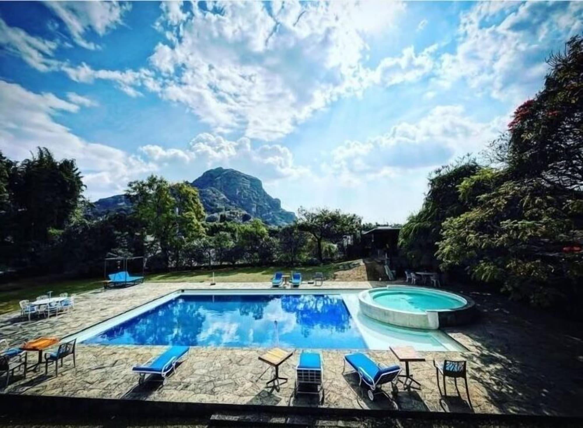 Vista Piscina Hospedaje Los Cruxes Tepoztlan