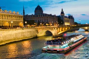 Passeio - Música ao vivo e cruzeiro com jantar no rio Sena