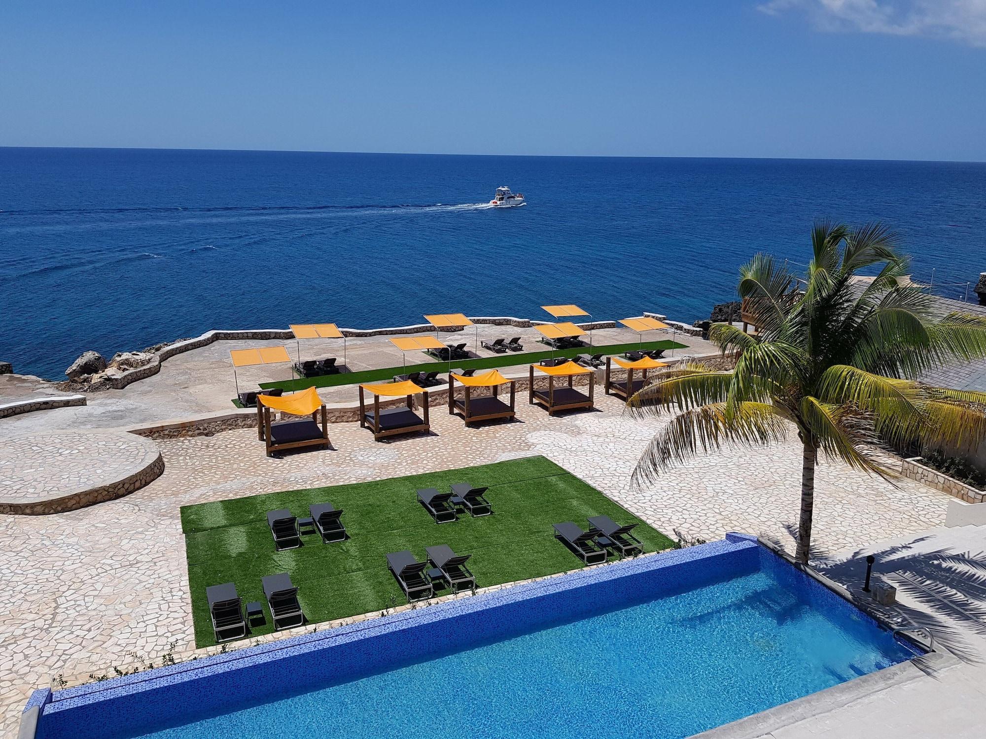 Playa Samsara Cliff Resort