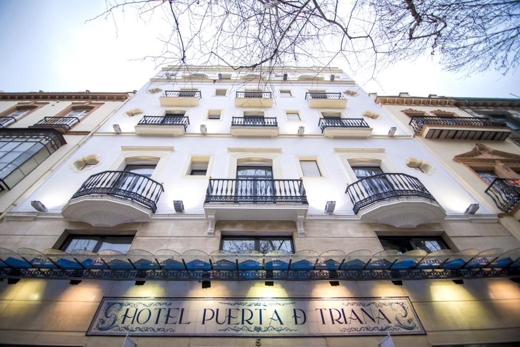 Vista Exterior Petit Palace Puerta de Triana