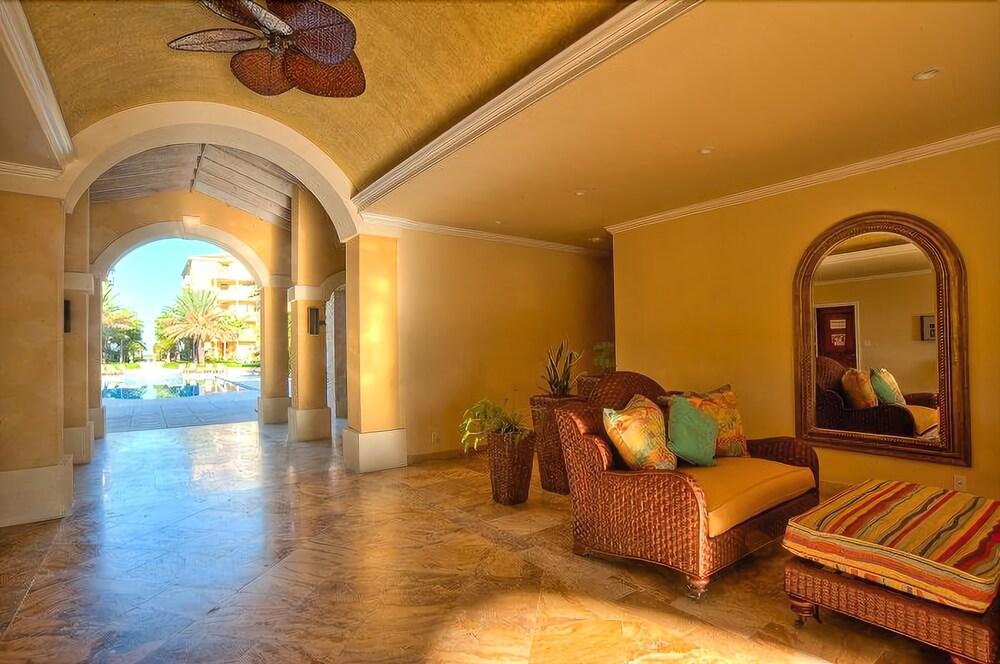 Vista Lobby The Tuscany on Grace Bay