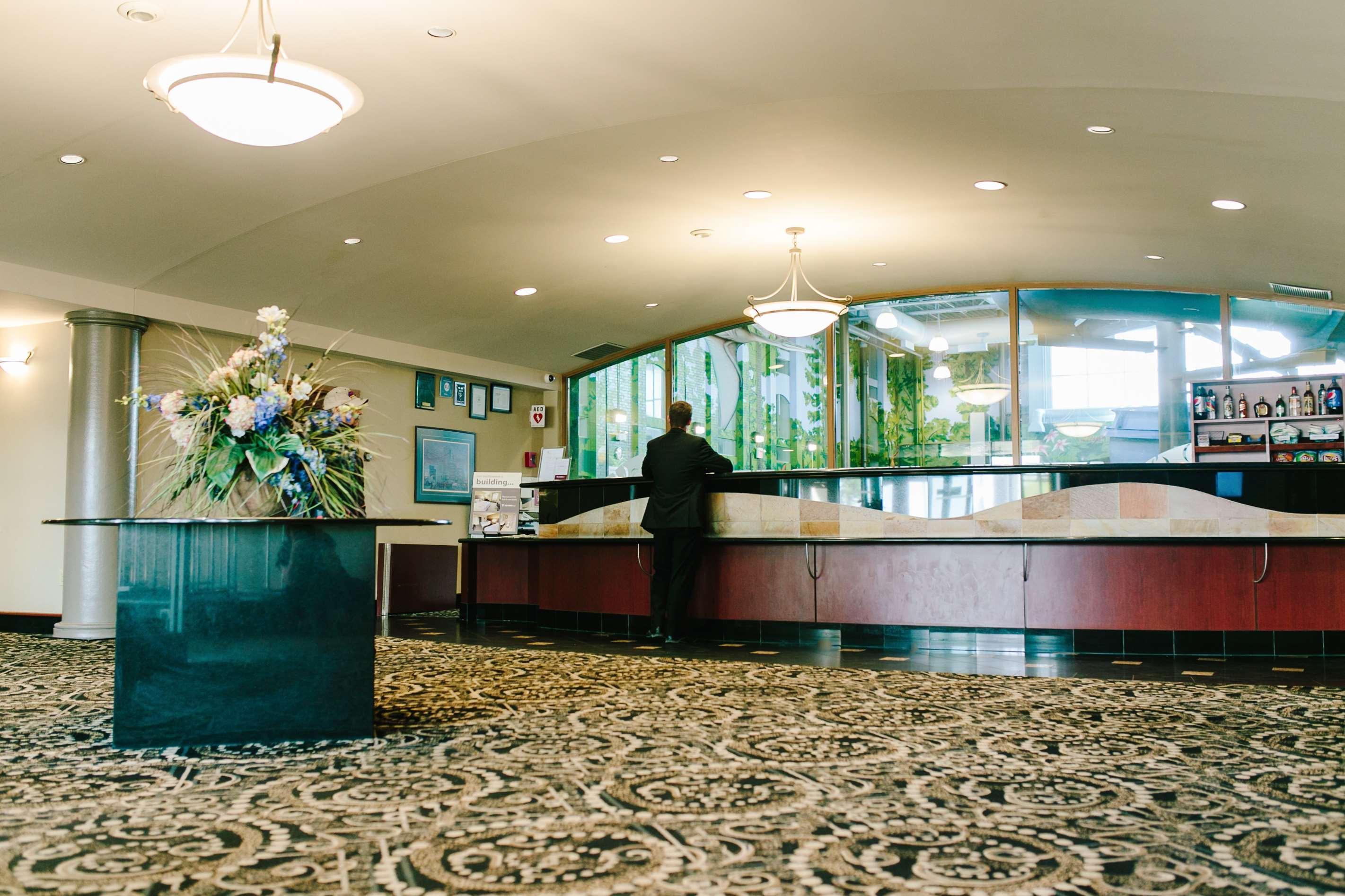 Vista Lobby Victoria Inn Hotel and Convention Centre Winnipeg