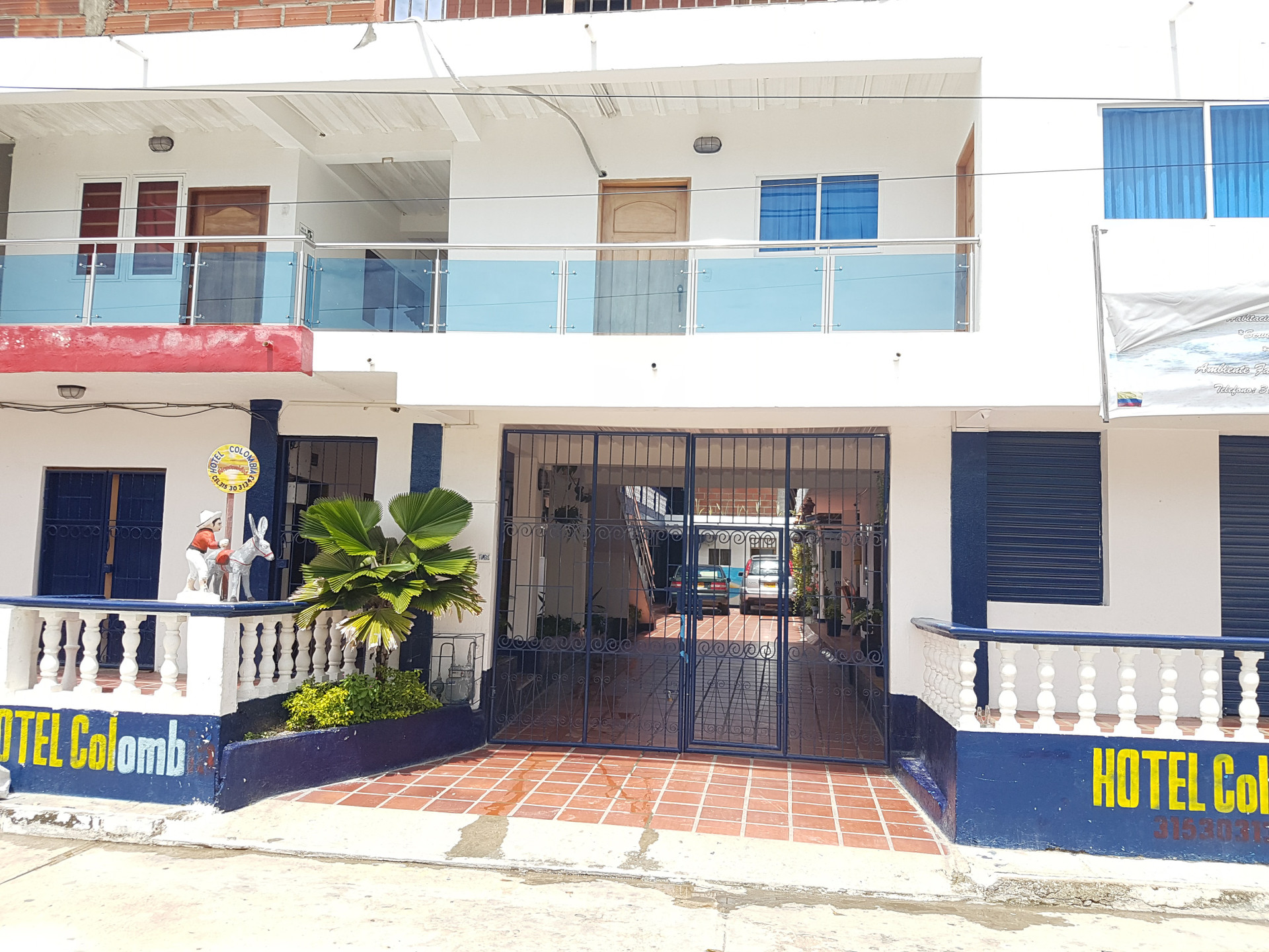Vista Exterior Hotel Colombia