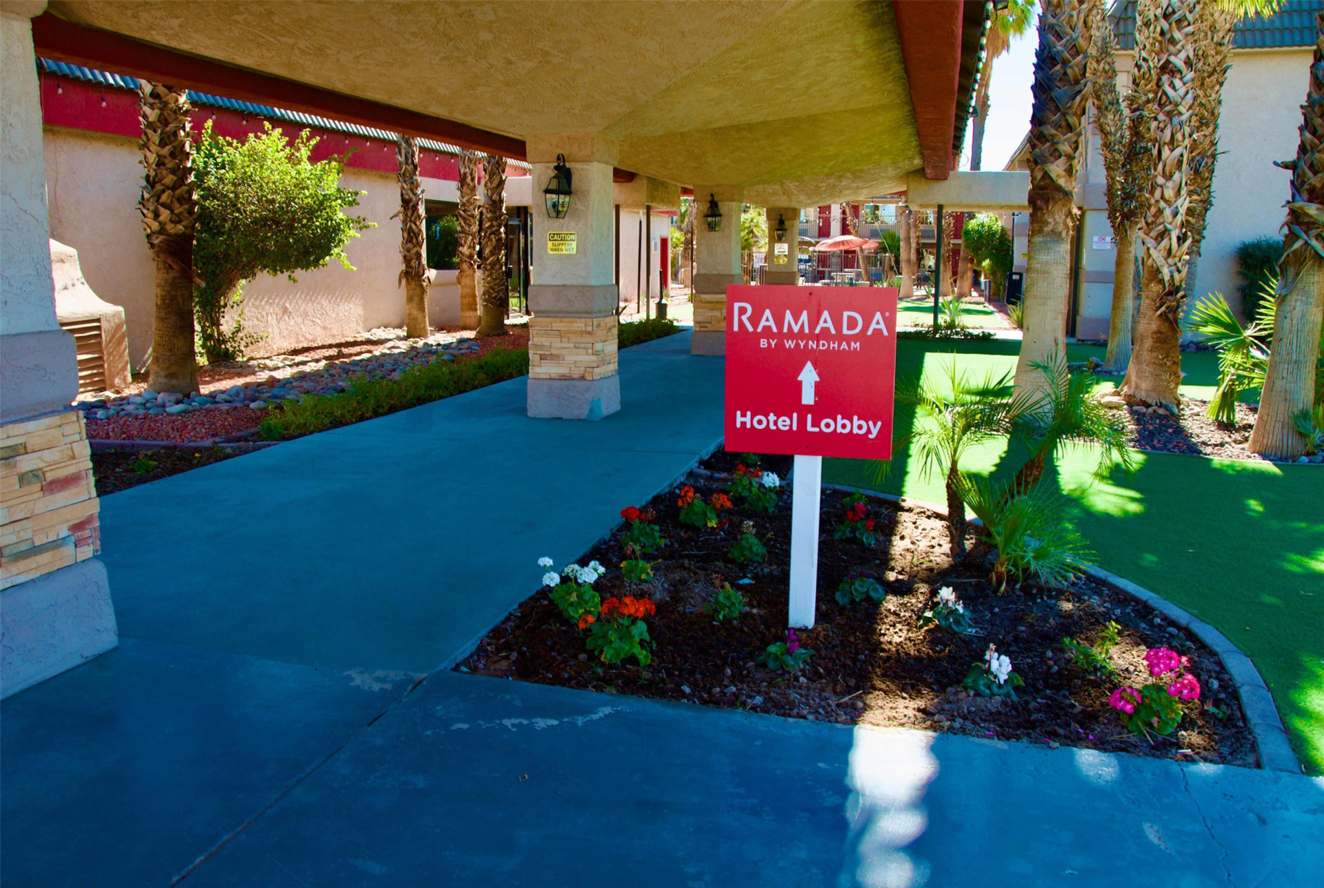 Vista Exterior Ramada by Wyndham Yuma