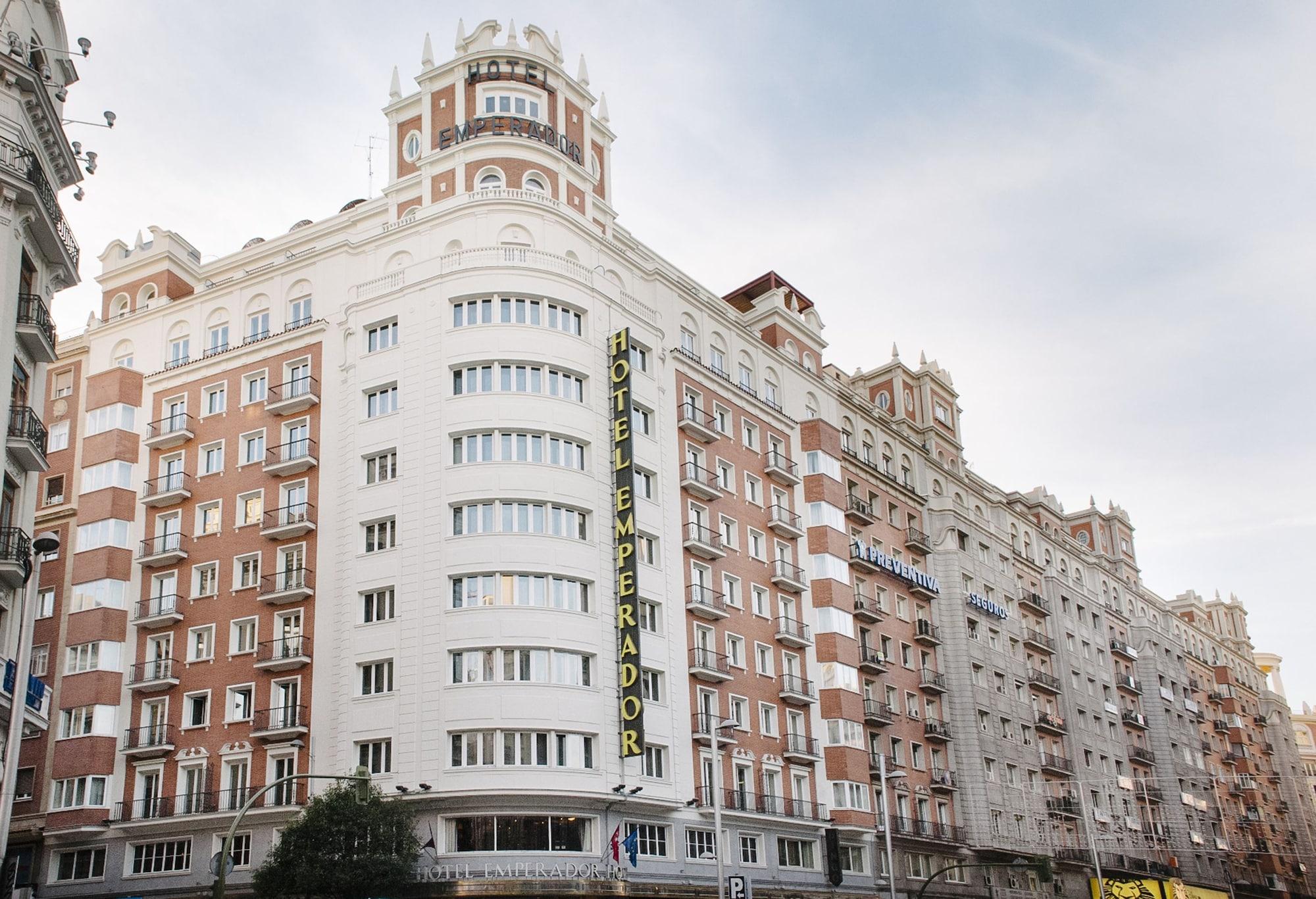 Vista Exterior Hotel Emperador