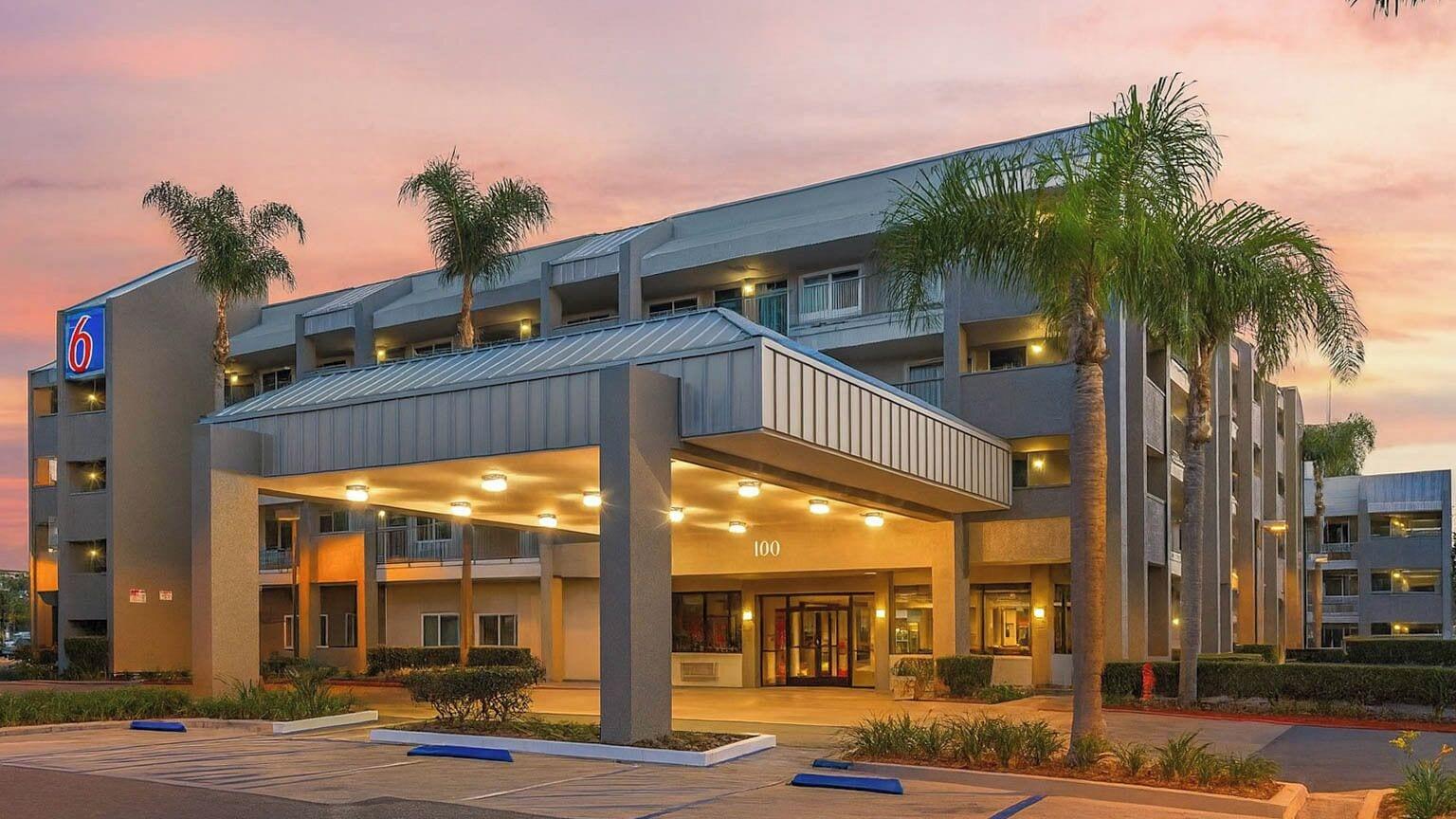Varios Motel 6 Anaheim Maingate
