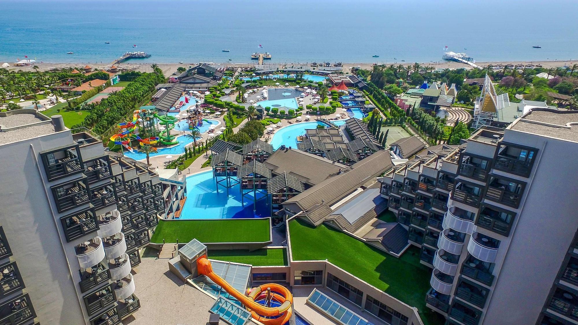 Vista Exterior Limak Lara De Luxe Hotel - All Inclusive