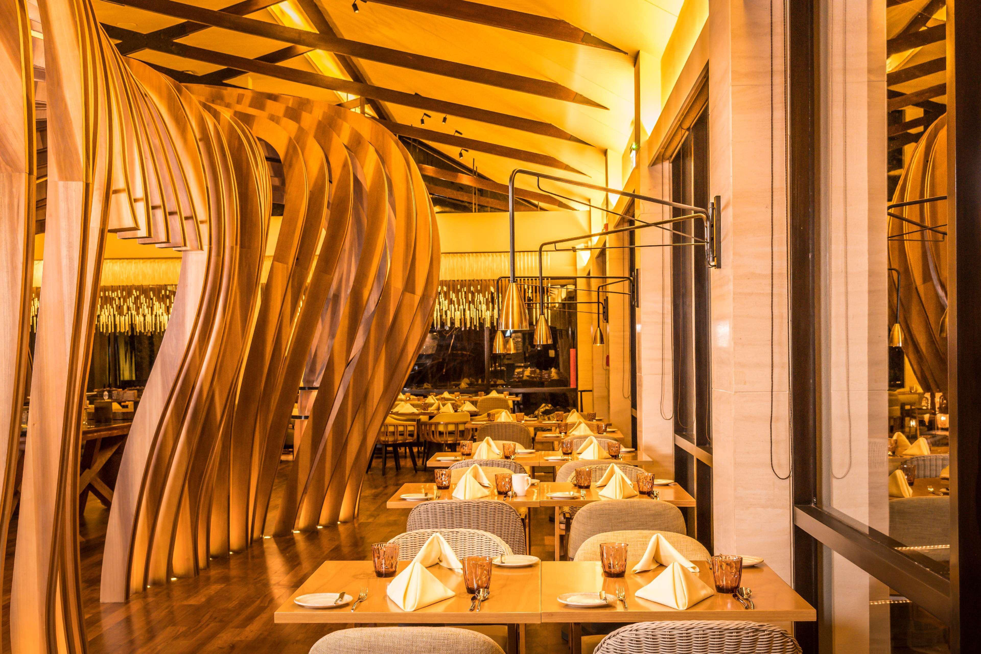 Restaurant DoubleTree by Hilton Weerawila Rajawarna Resort