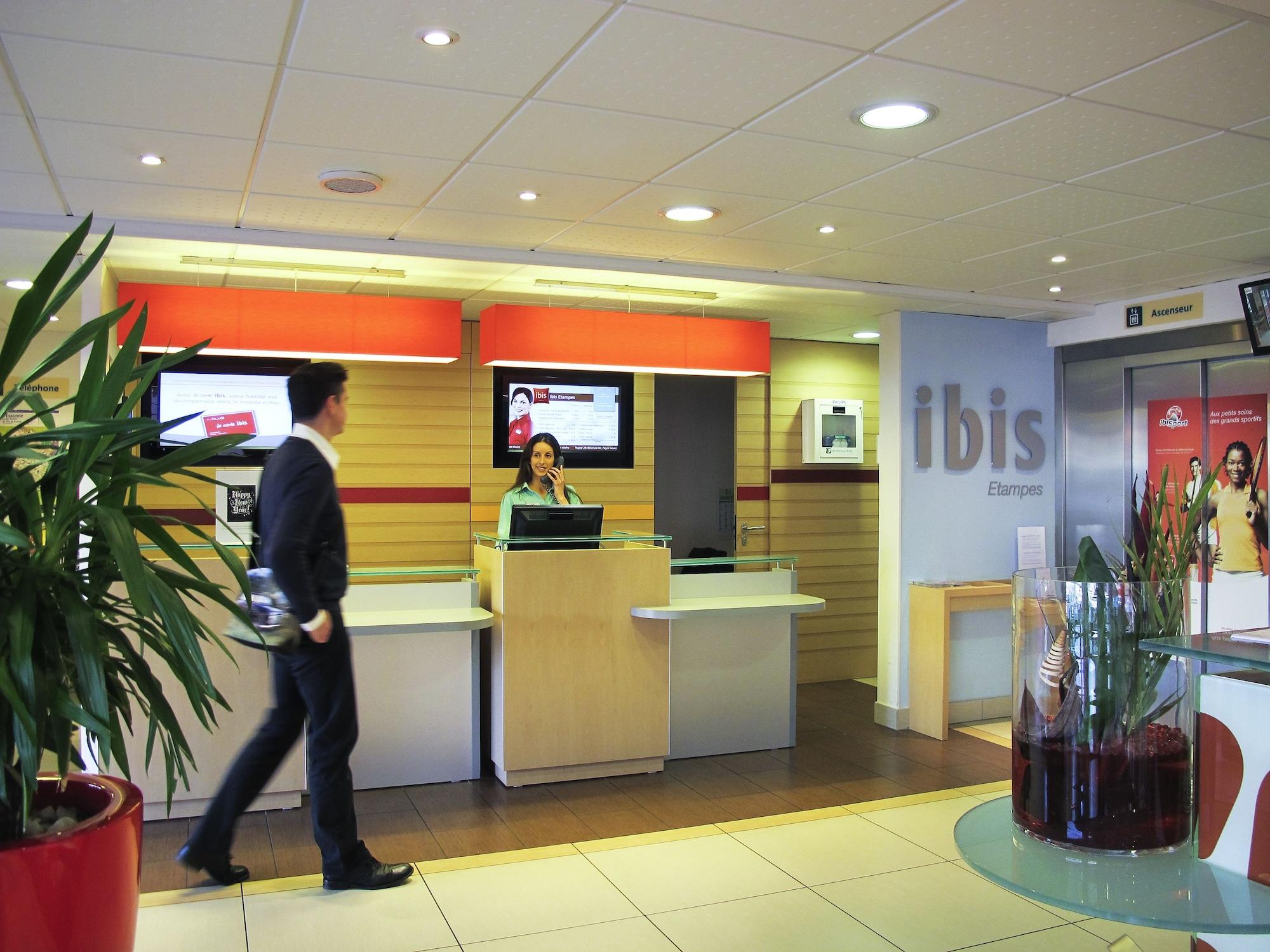 Vista Lobby ibis Etampes