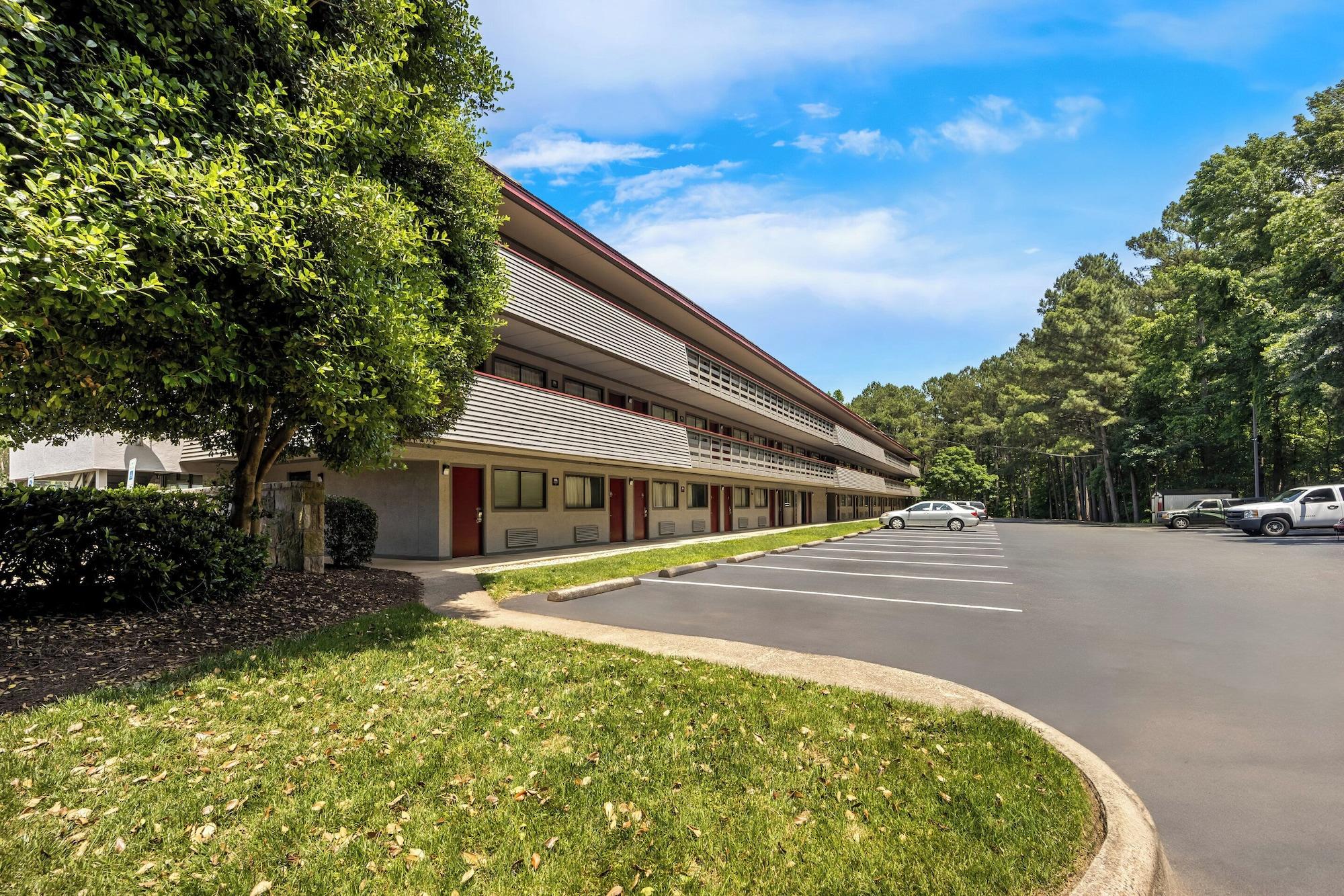 Vista Exterior Red Roof Inn Chapel Hill - UNC