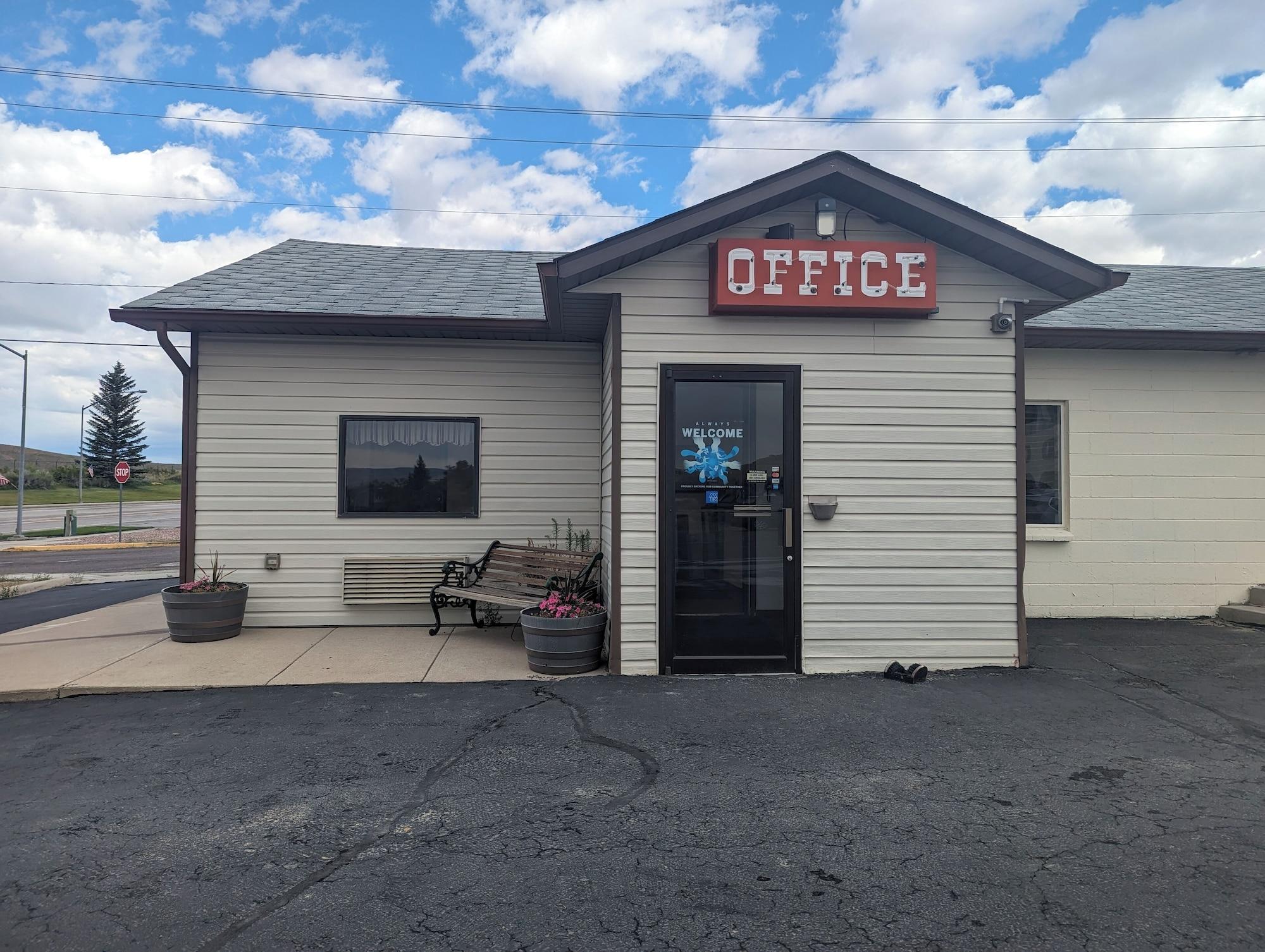 Vista Exterior Western Inn