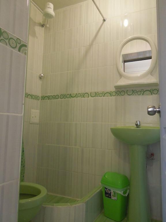 Baño Explorer's House