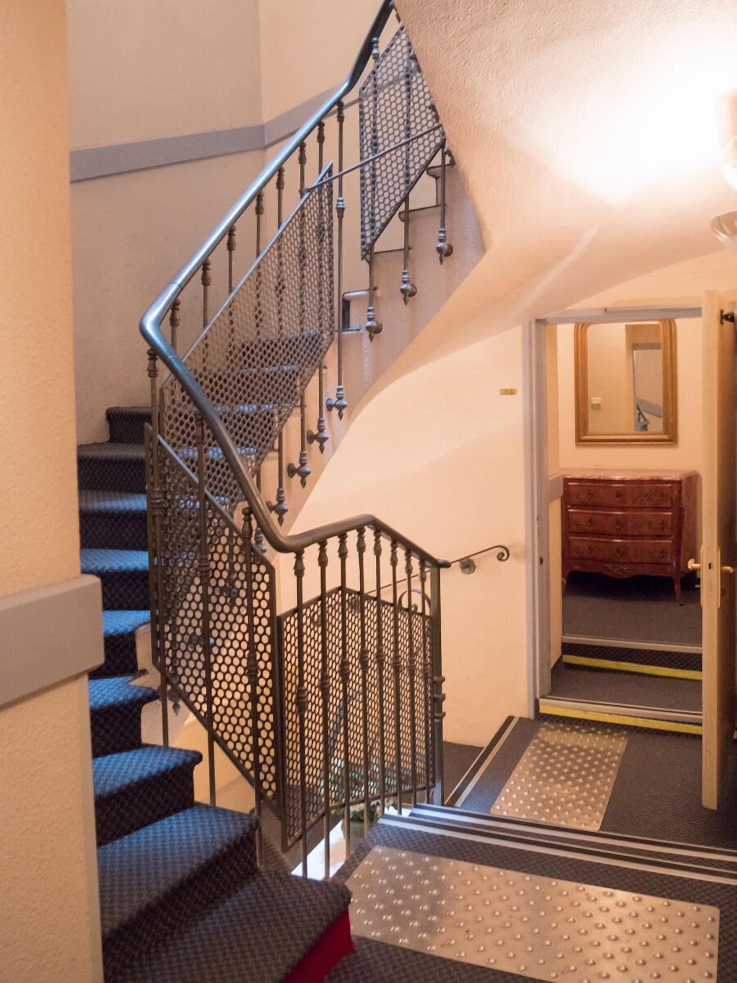 Varios Modern Hôtel