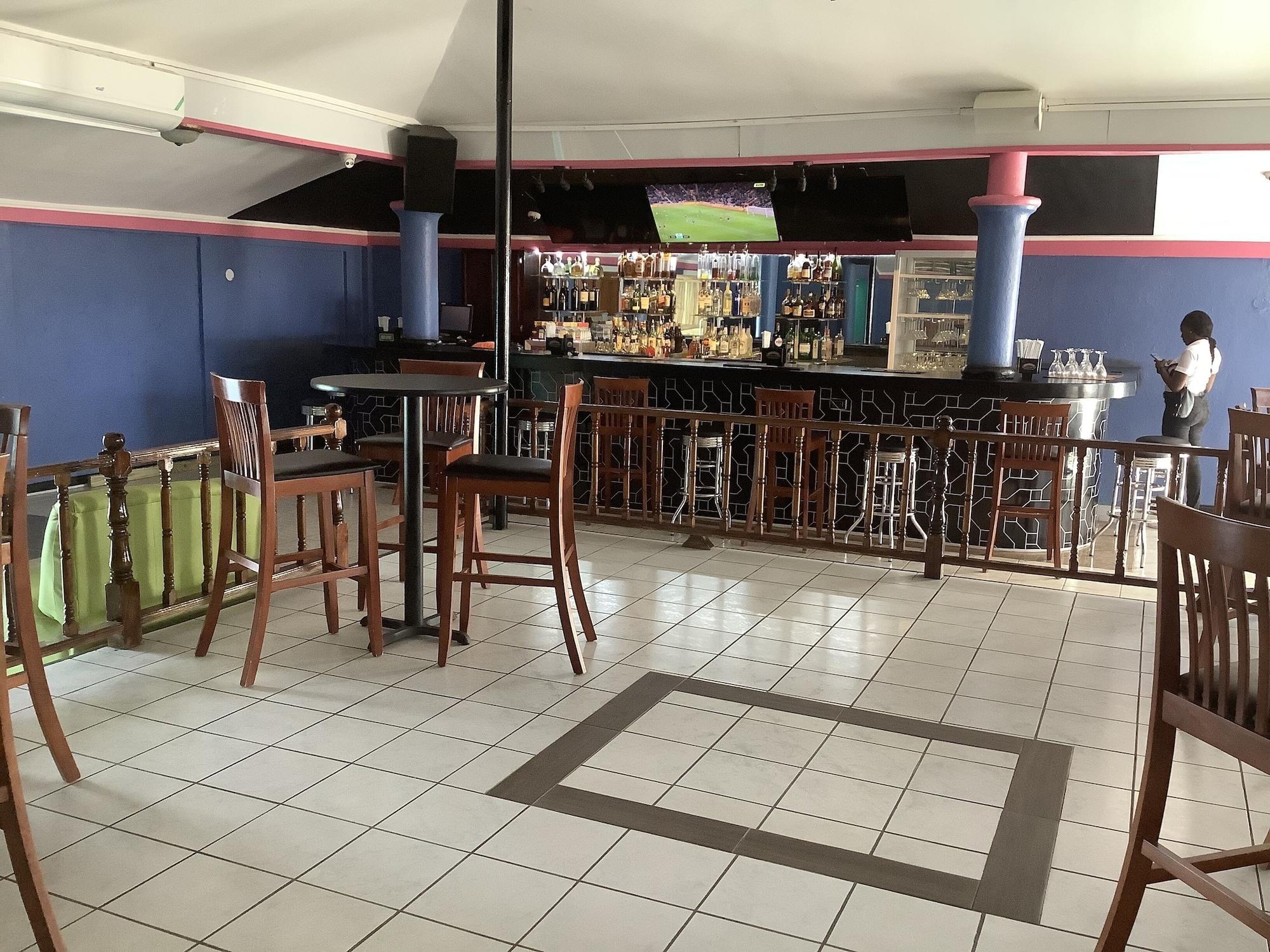 Restaurant Cariblue Beach Hotel And Scuba Diving Resort