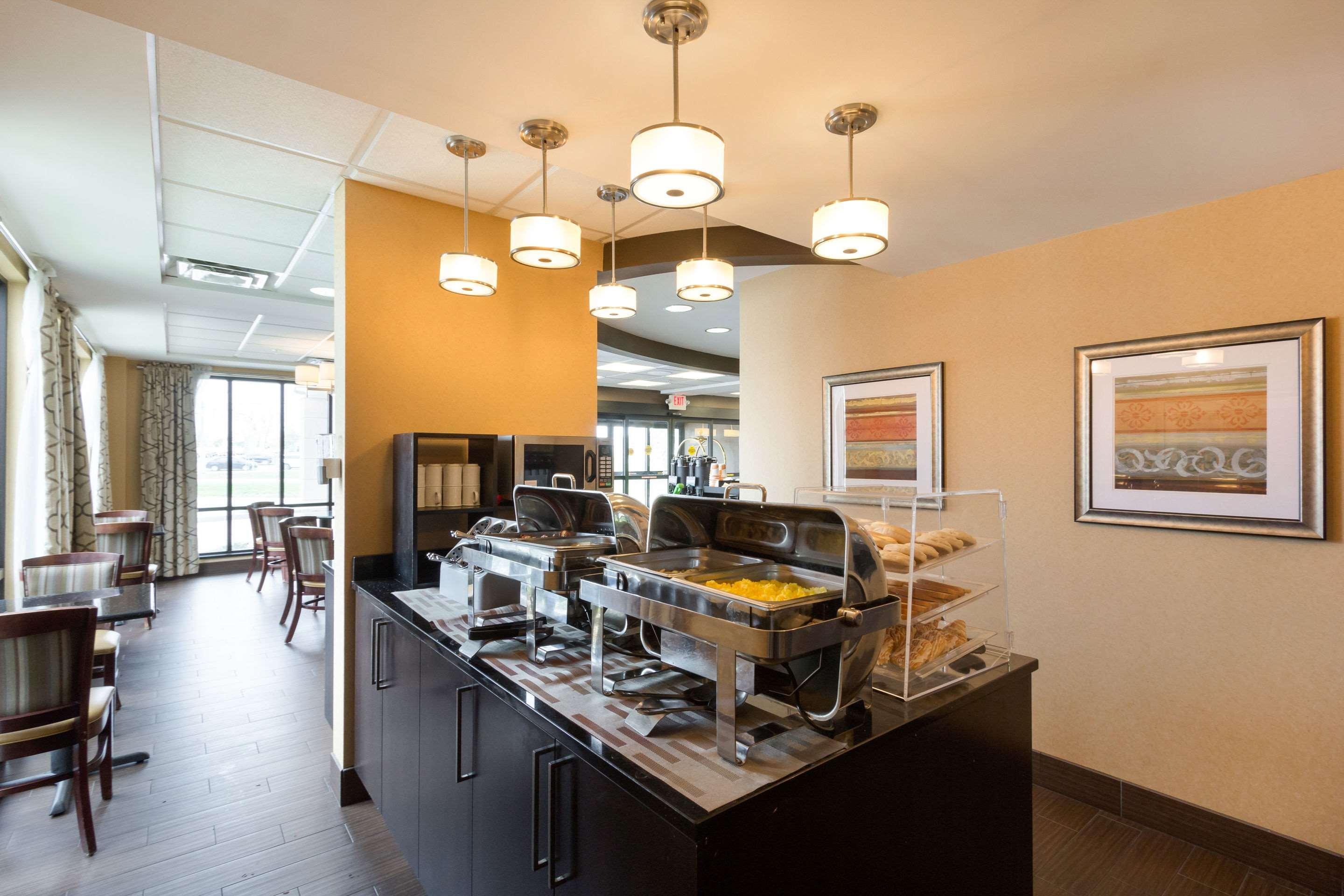 Restaurant Clarion Hotel Beachwood - Cleveland