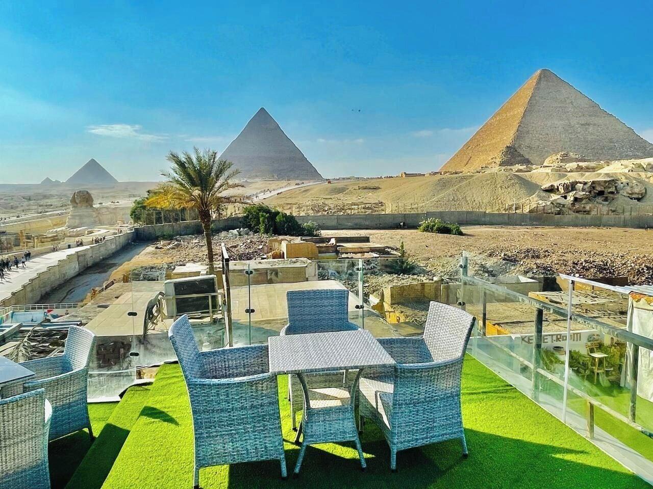 Restaurant White House Pyramids View