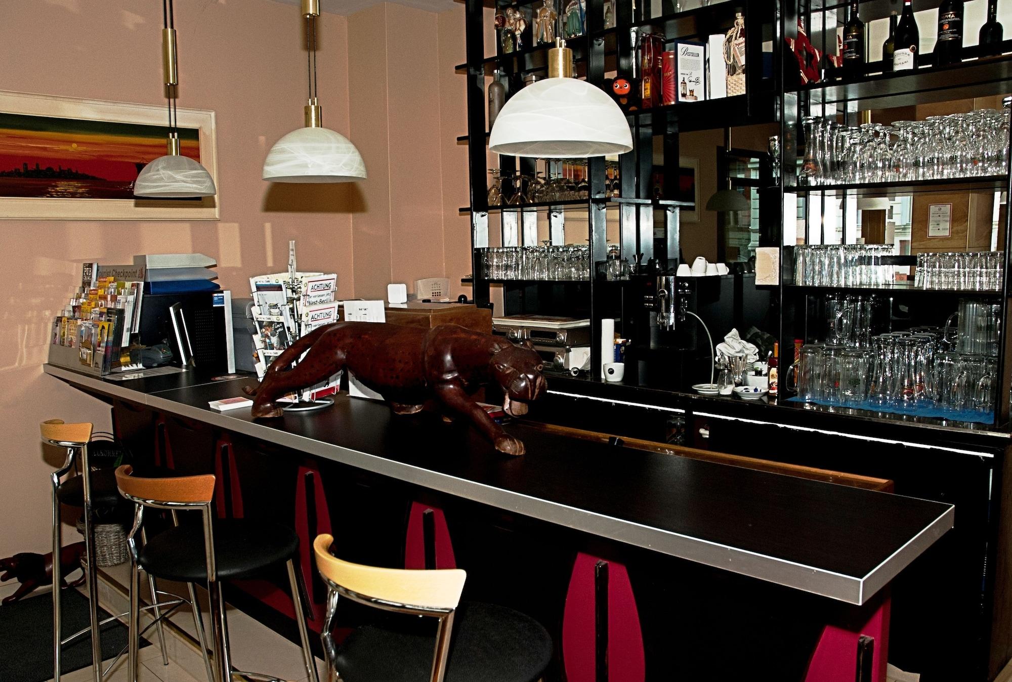 Bar/Salón Pension ABC