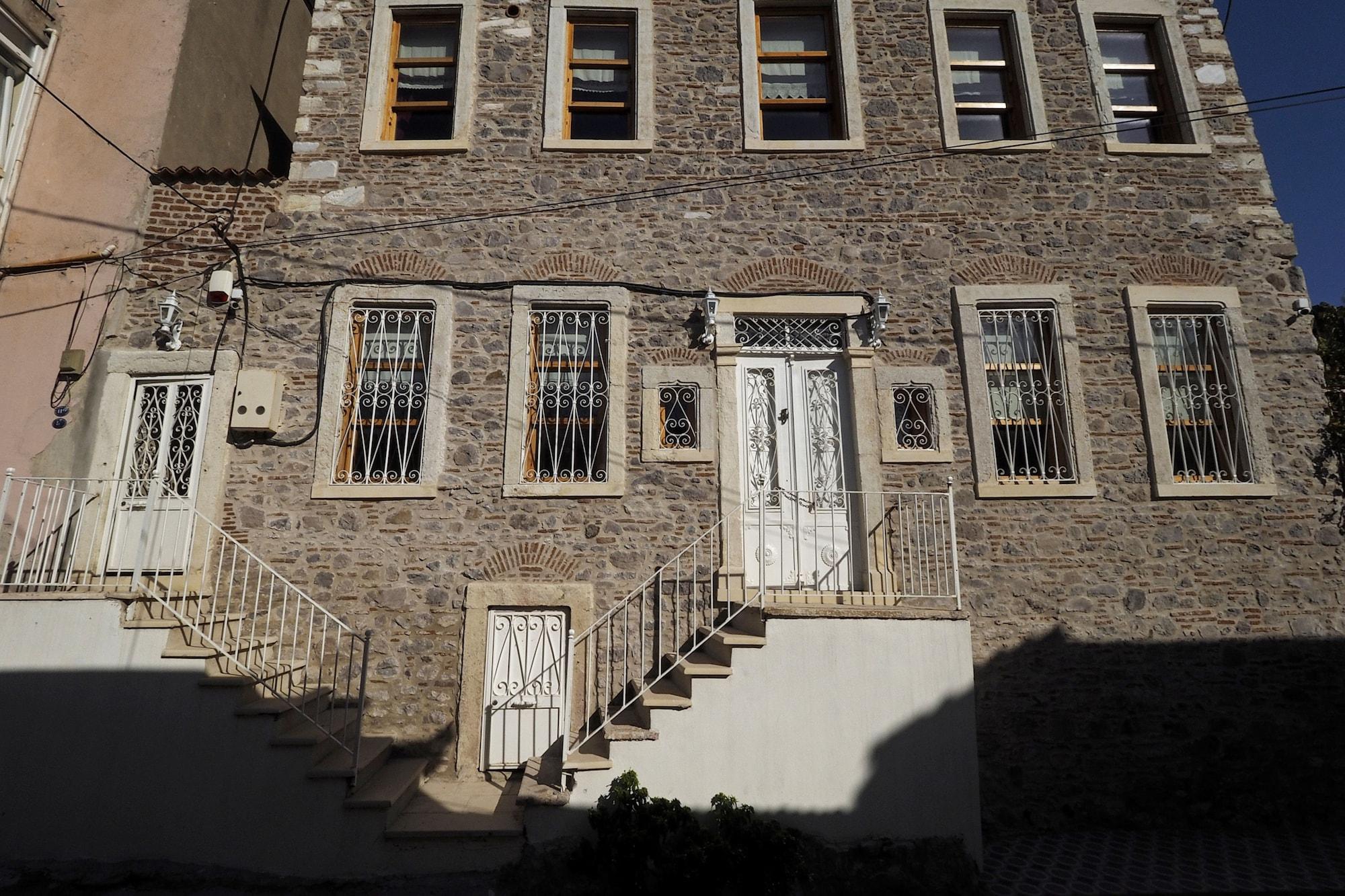 Vista Exterior Dutlu Konak