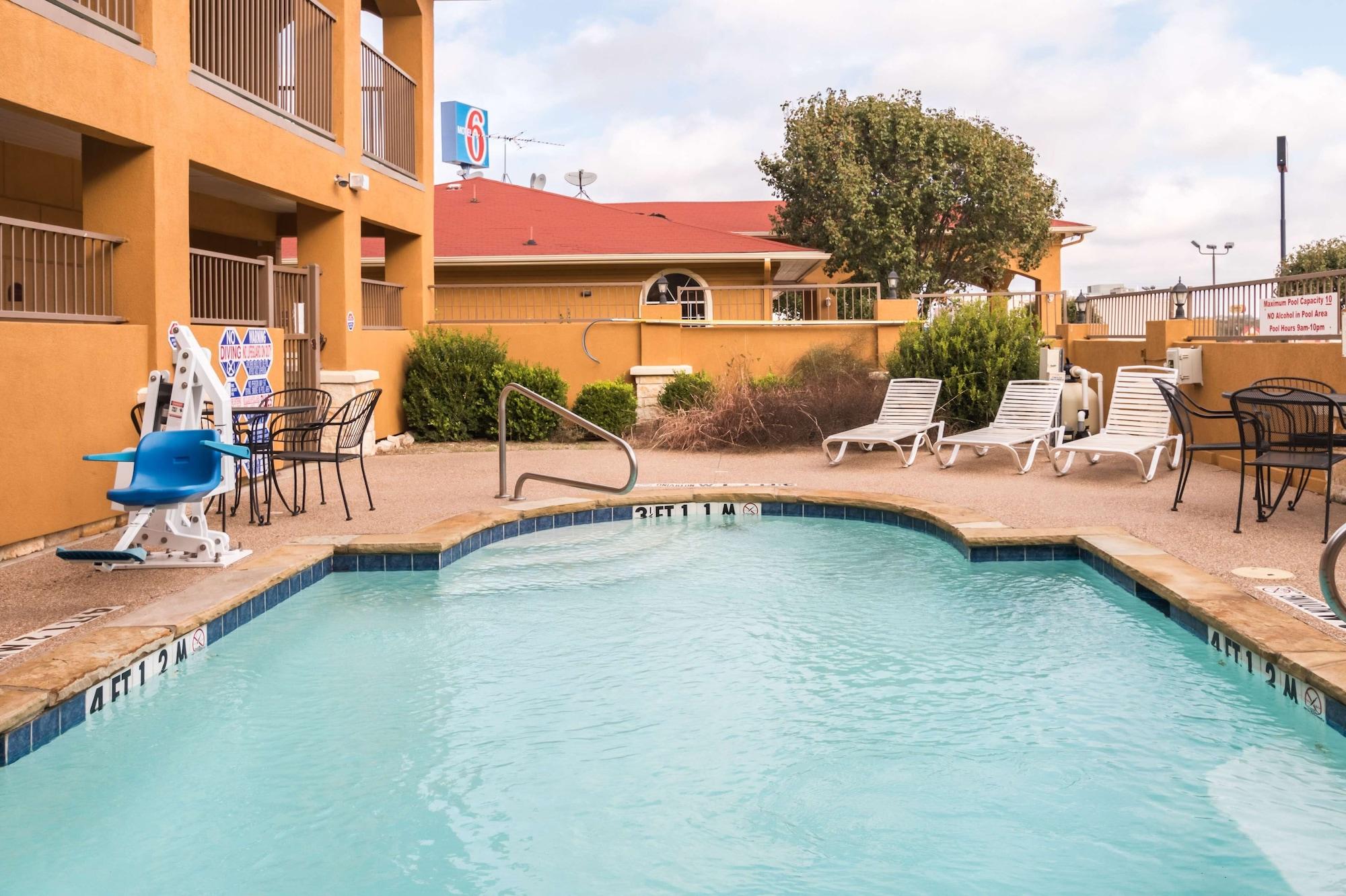 Vista Piscina Motel 6 Alvarado, TX