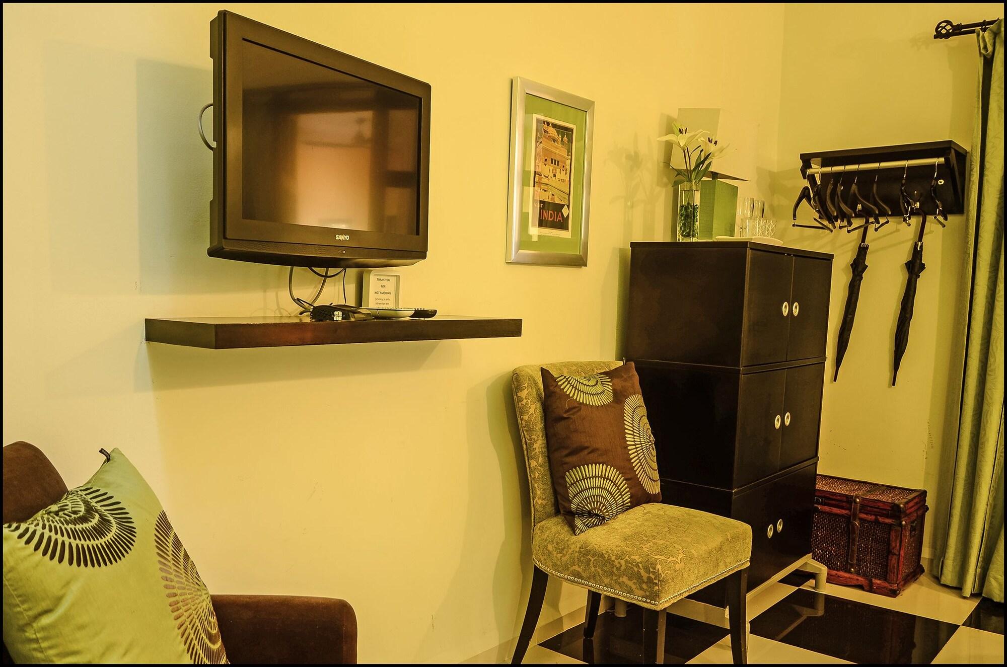 Habitación Ochenta Y Dos an urban bed & breakfast