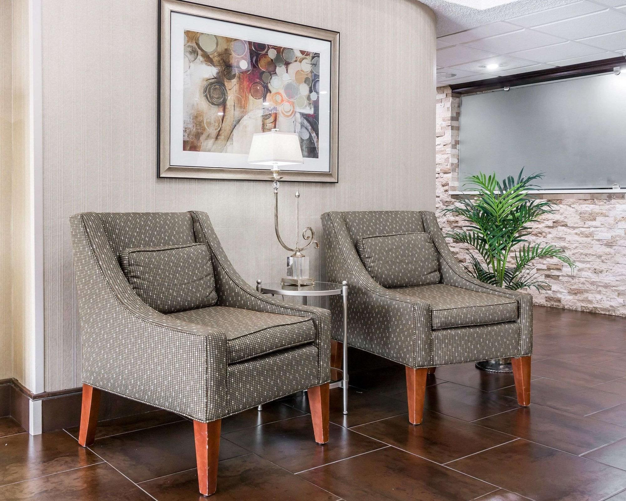 Vista Lobby Comfort Inn Metro Airport