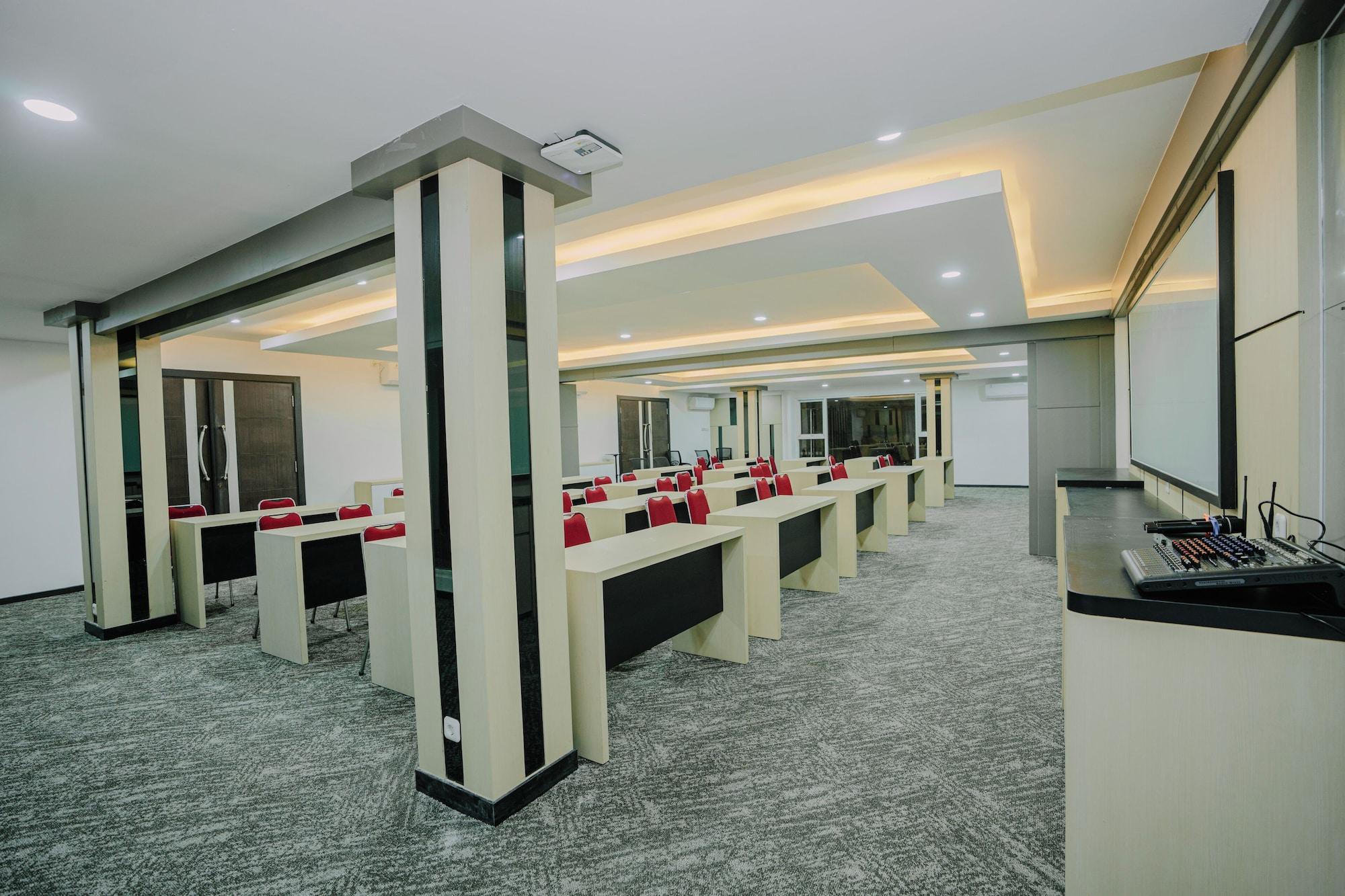 Sala de Reuniones Hotel 88 Batulicin by WH