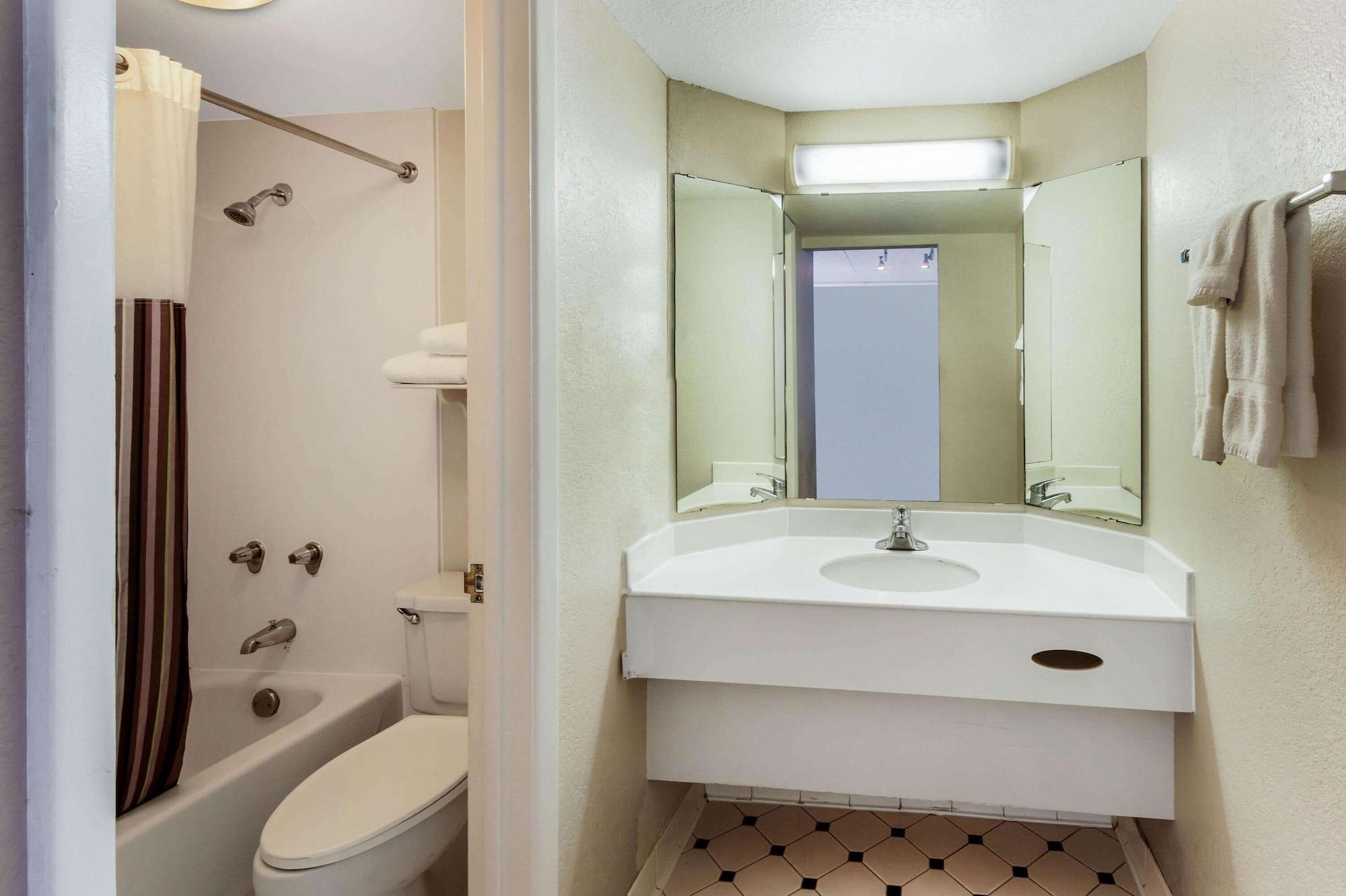 Equipamiento de Habitación La Quinta Inn by Wyndham Albuquerque Northeast