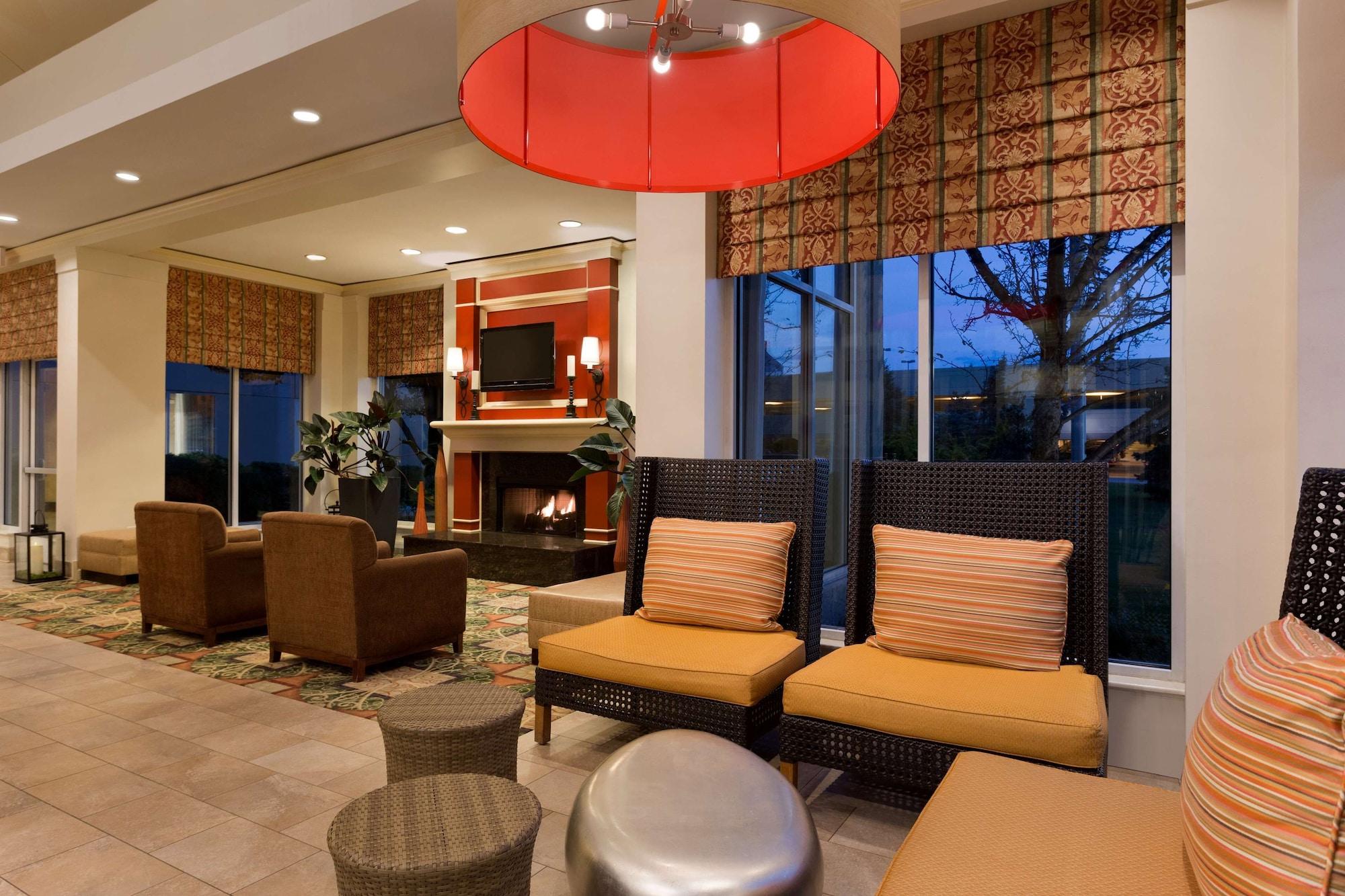 Vista Lobby Hilton Garden Inn Chicago / Oak Brook