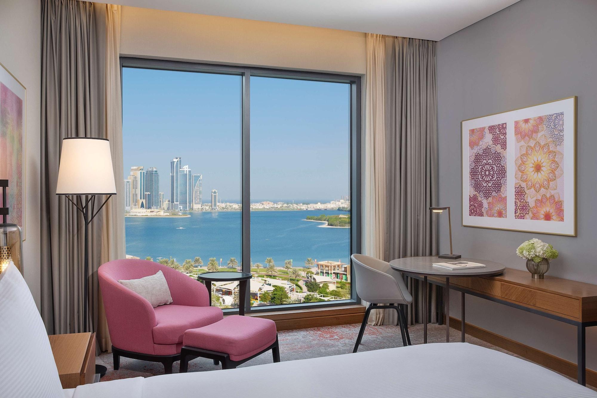 Habitación DoubleTree by Hilton Sharjah Waterfront Hotel & Residences