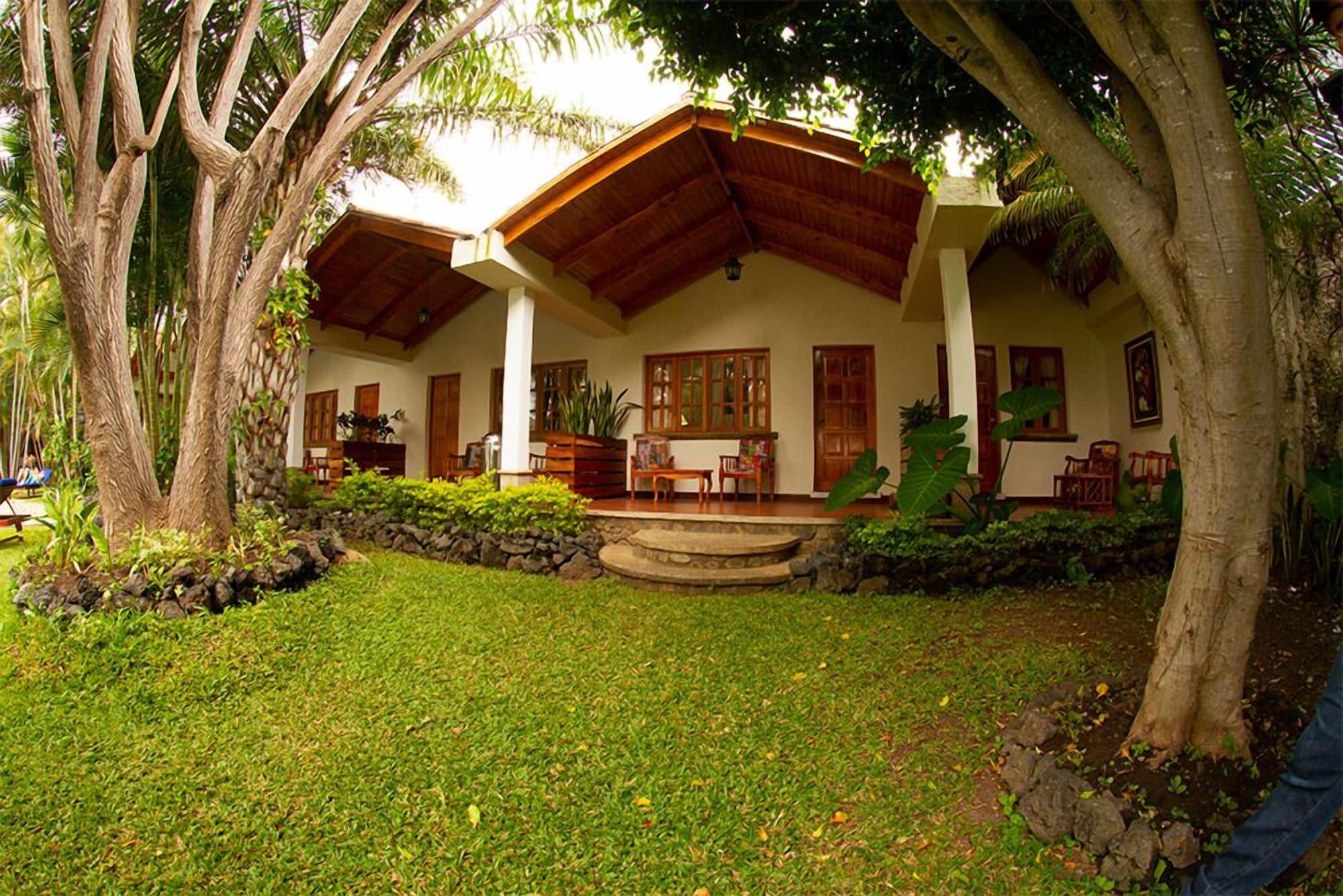 Vista Exterior Hotel Dos Mundos