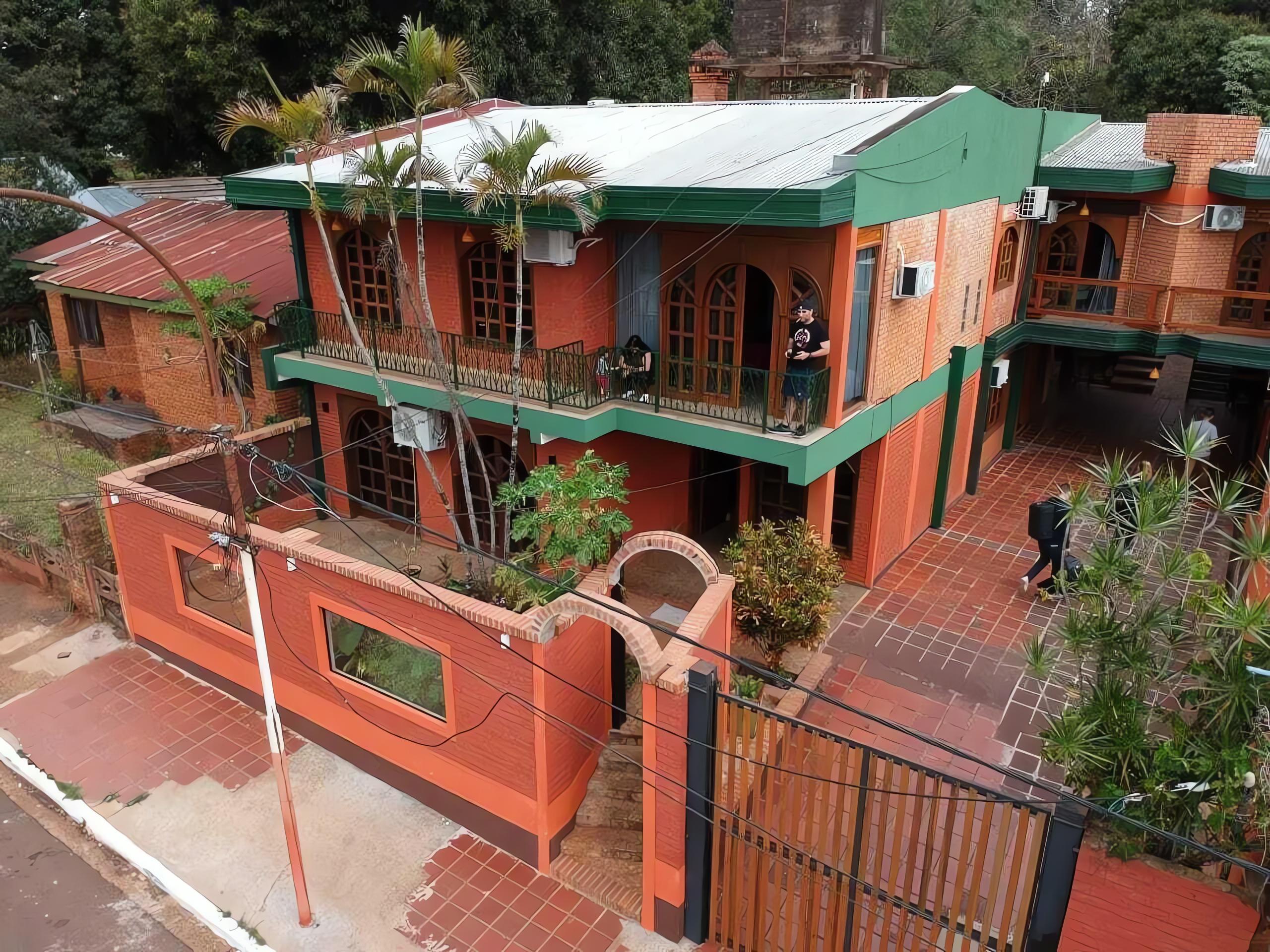 Vista da fachada El Uru Suite Hotel