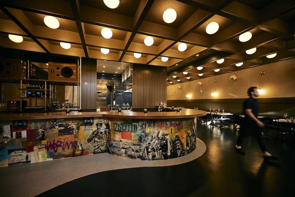 Bar/Salón Hotel des Arts