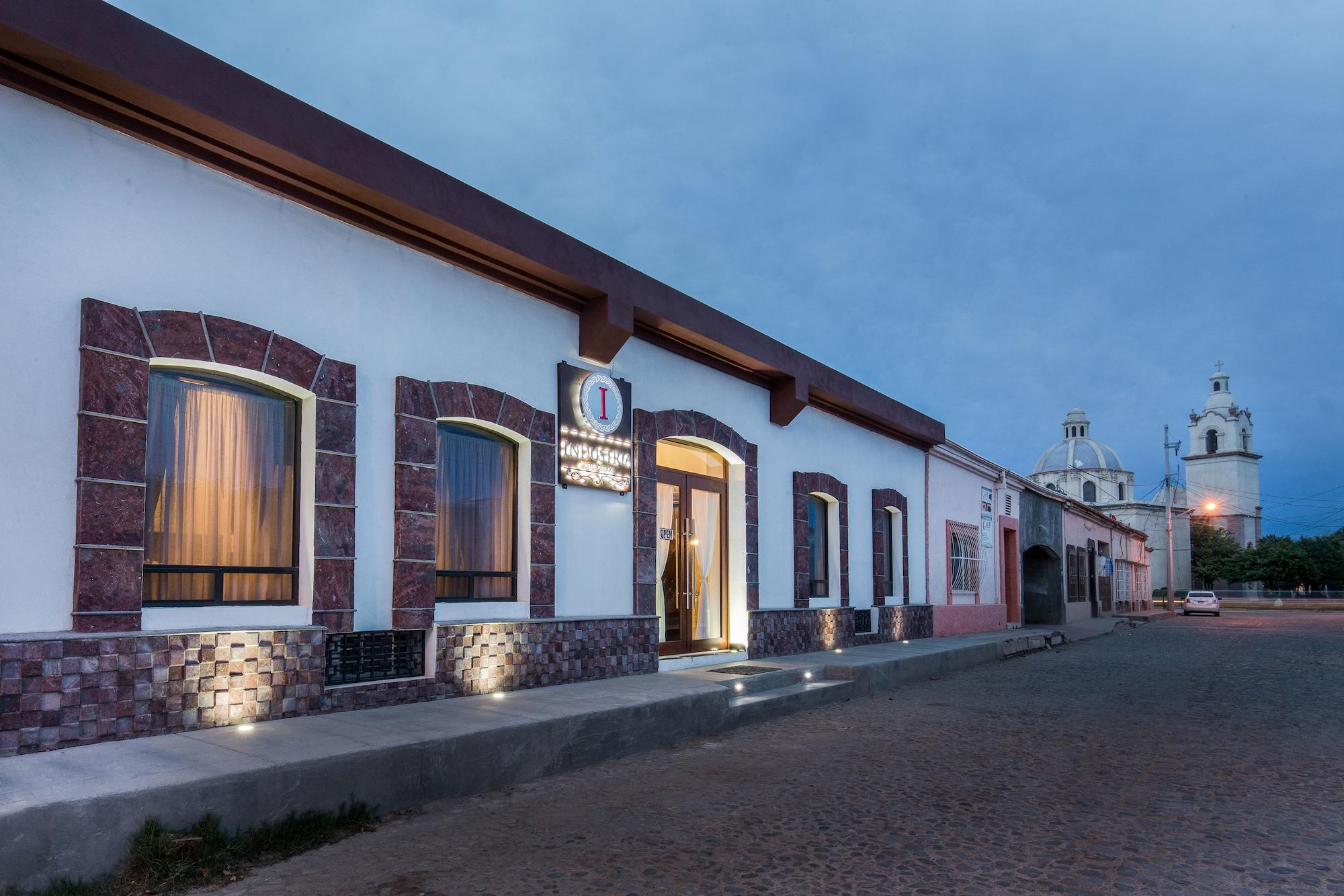 Vista Exterior Hotel Industria