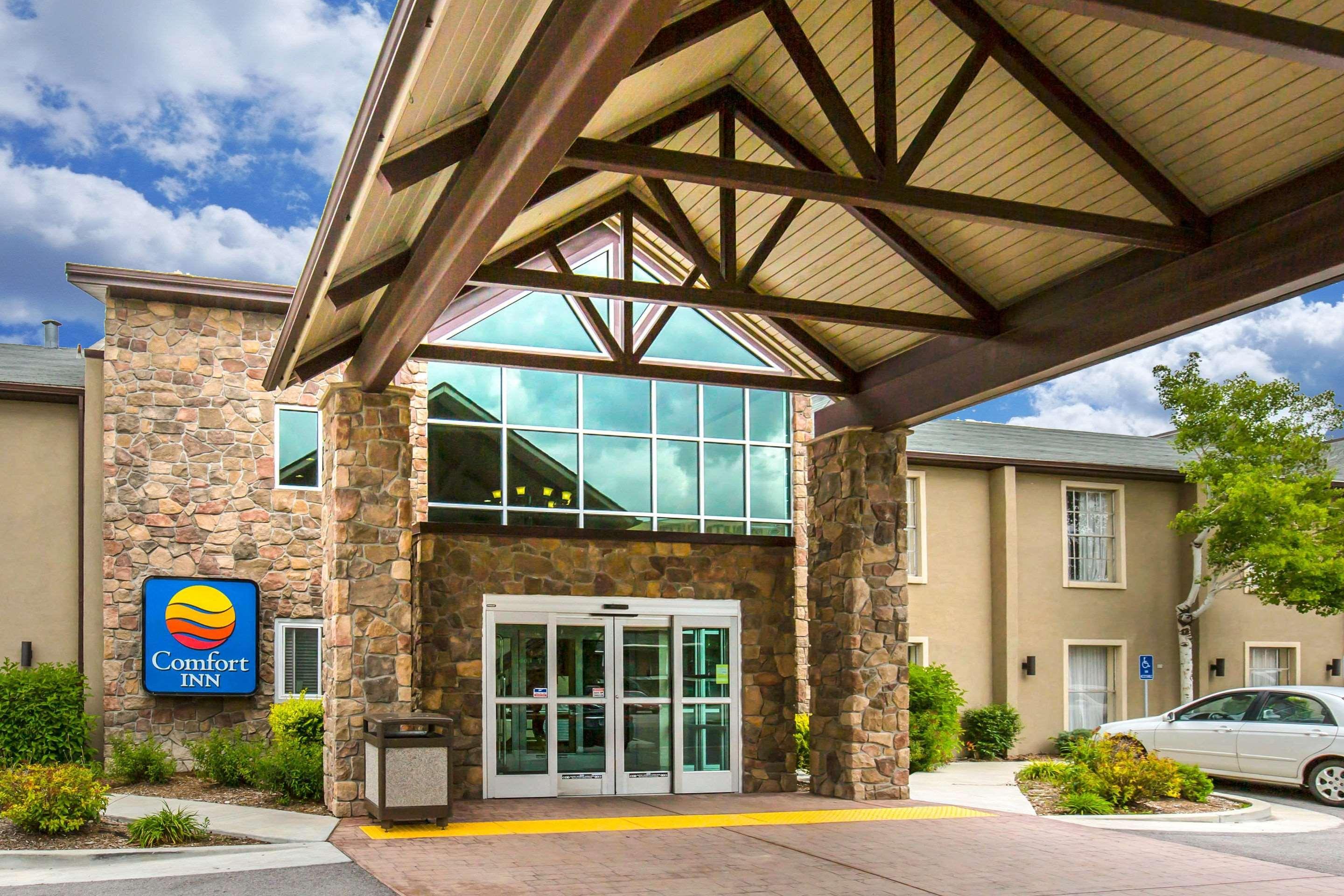 Vista Exterior Comfort Inn Downtown