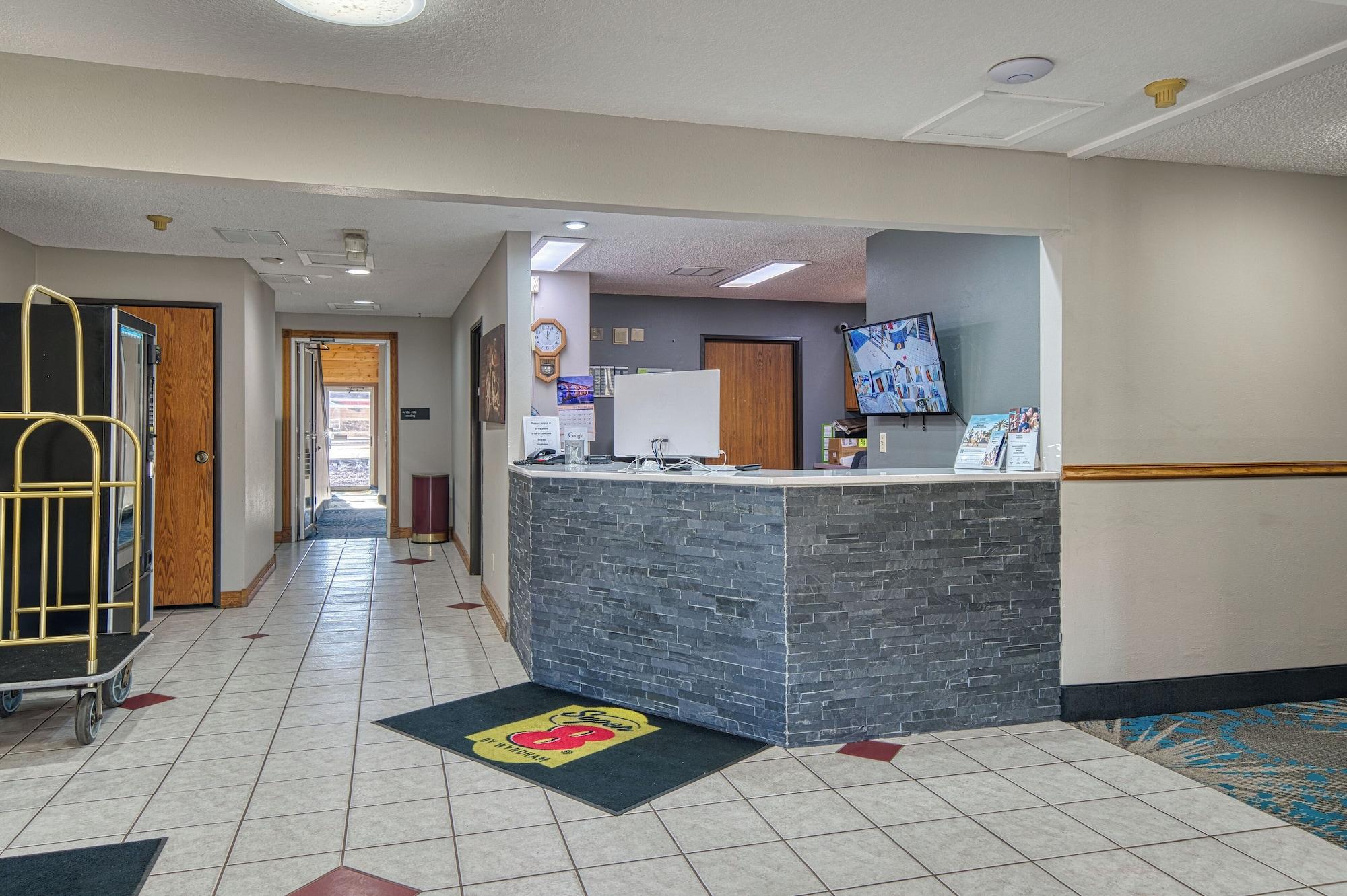 Vista Lobby Super 8 by Wyndham Sturgis