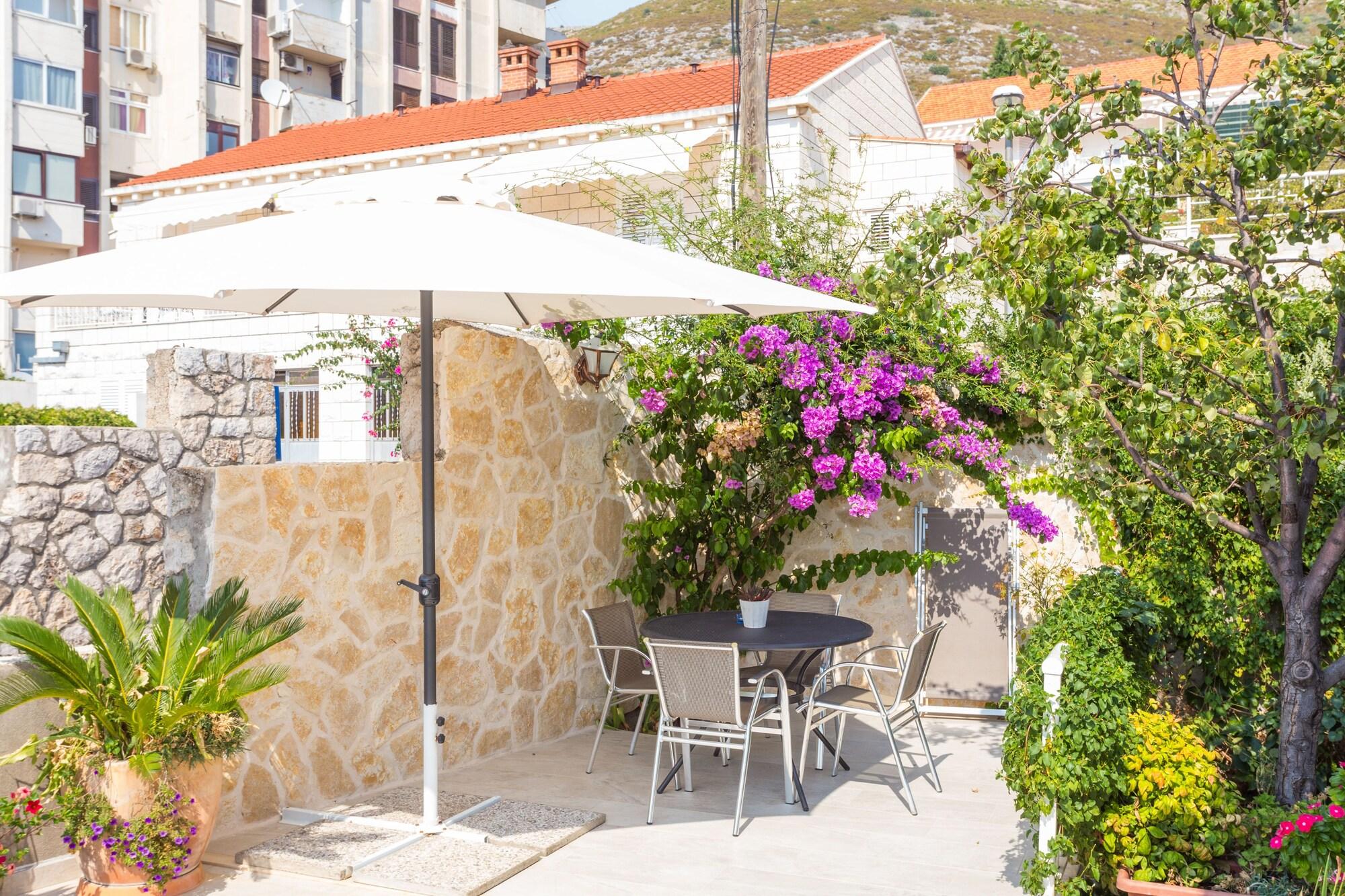 Vista Exterior Guesthouse S&L