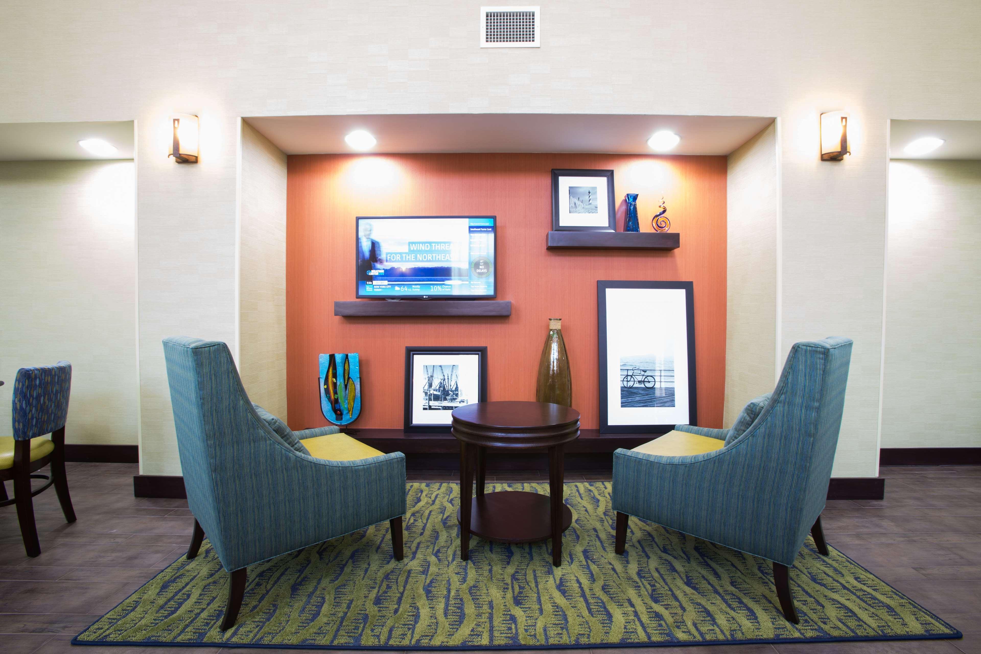 Vista Lobby Hampton Inn & Suites Savannah - I-95 South - Gateway