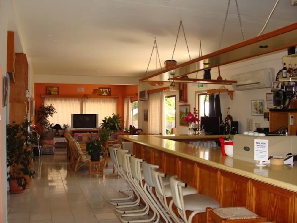 Bar/Salón Bougainvillea Hotel Apartments