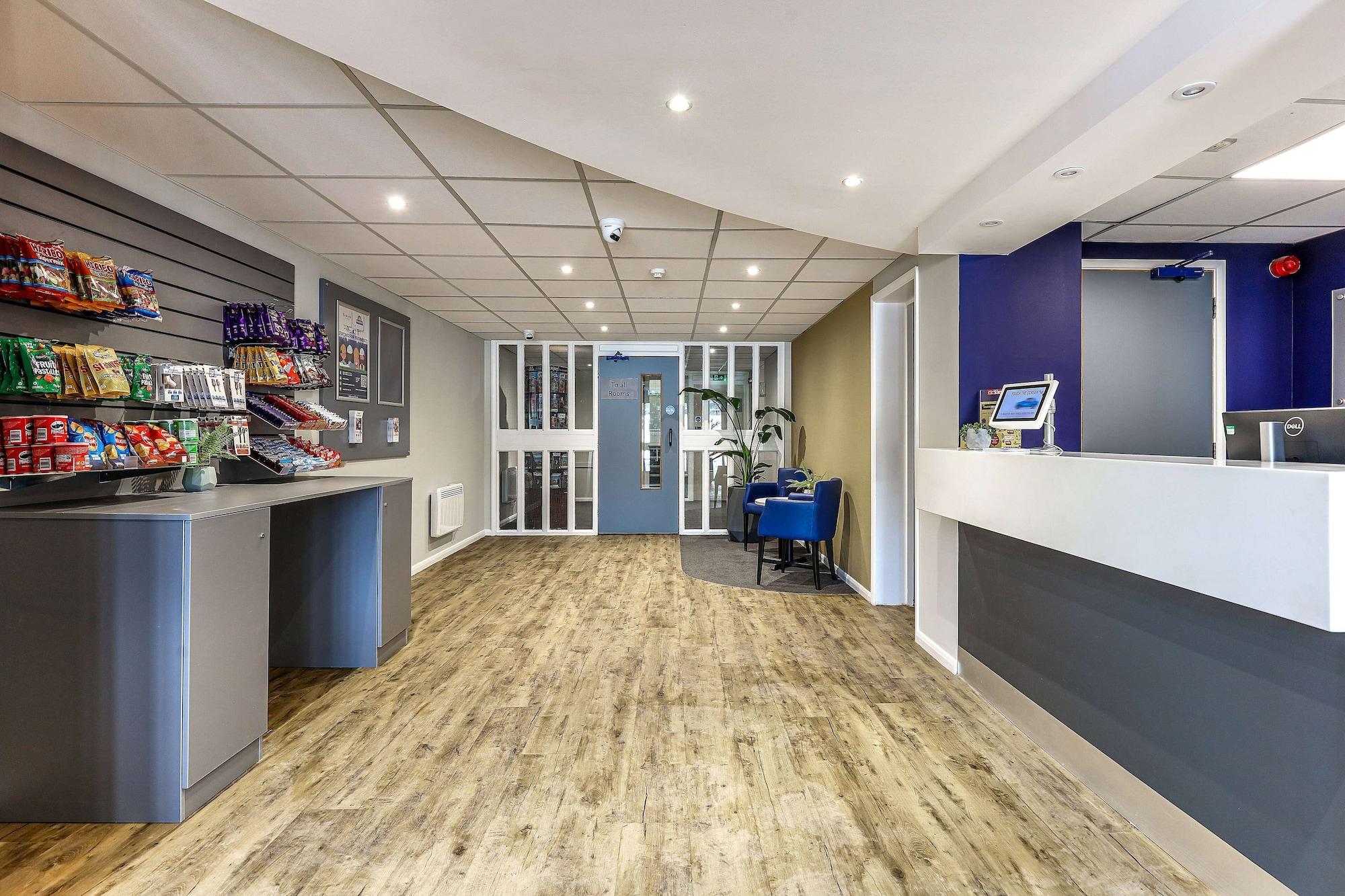Vista Lobby Days Inn by Wyndham London Stansted Airport