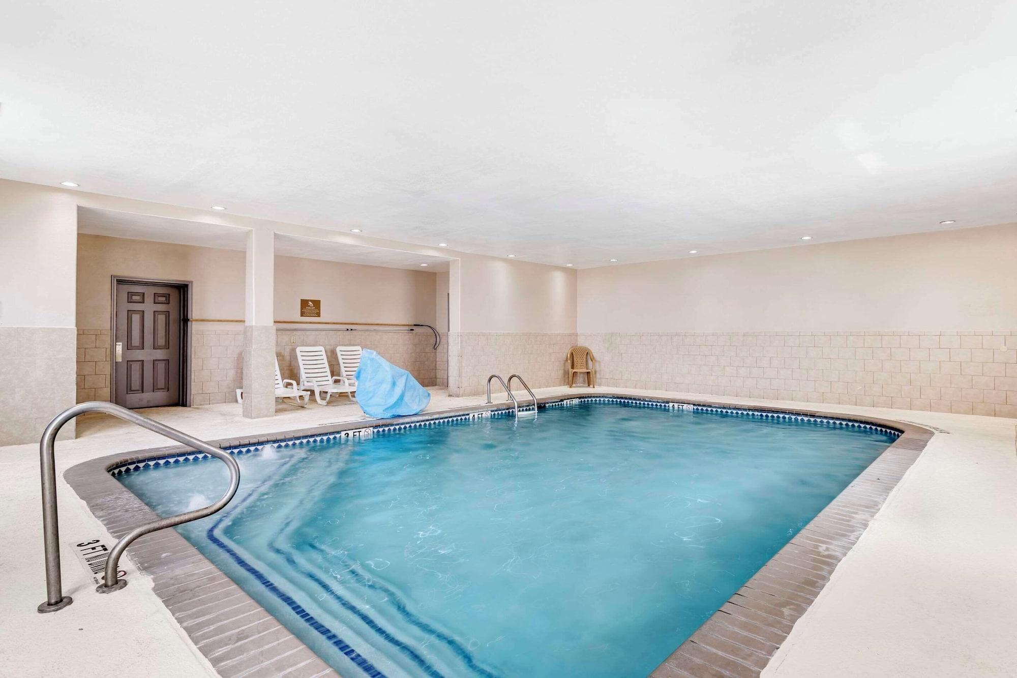 Vista Piscina Comfort Inn & Suites