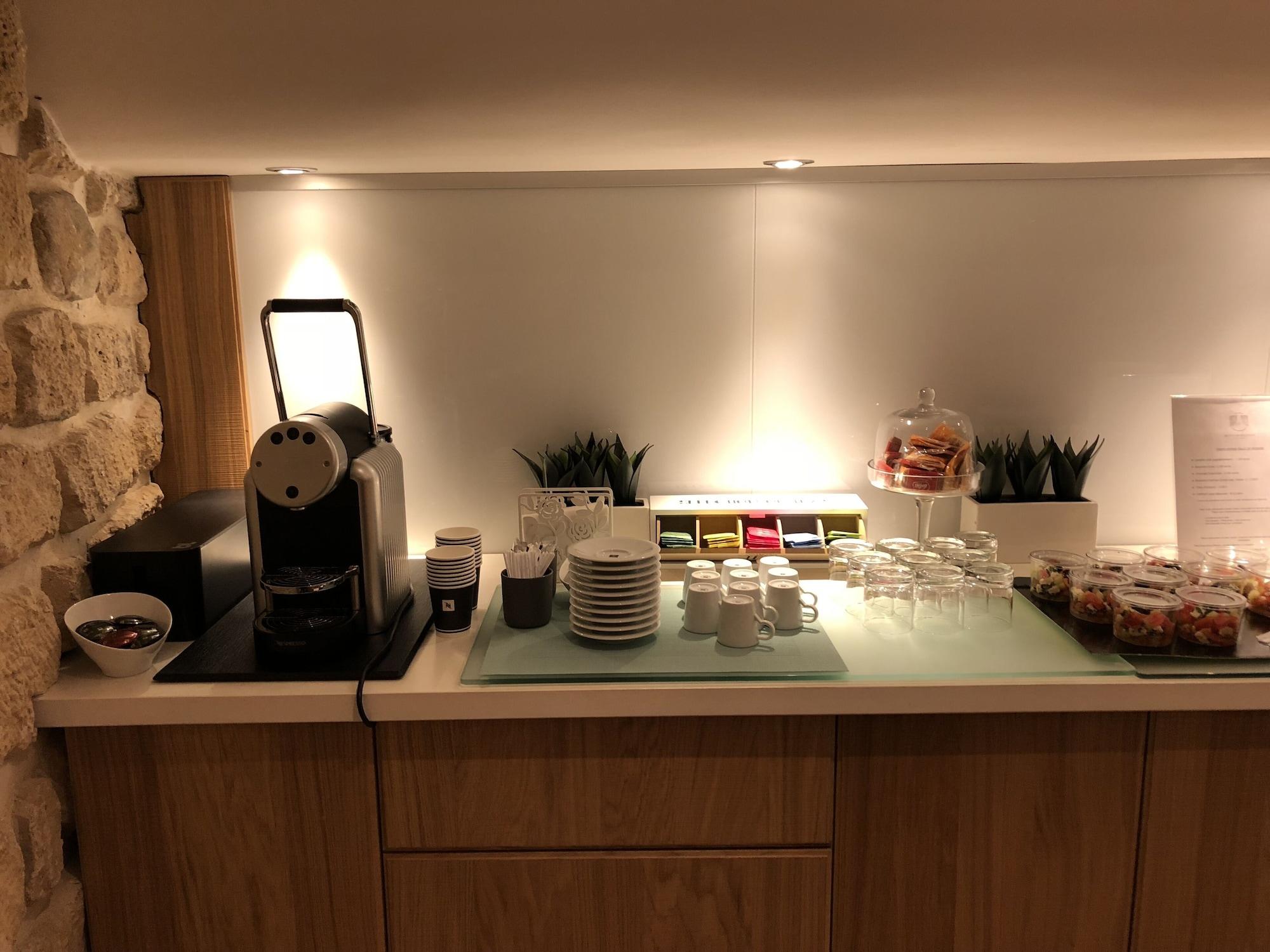 Bar/Salón Hôtel de Bellevue Gare du Nord