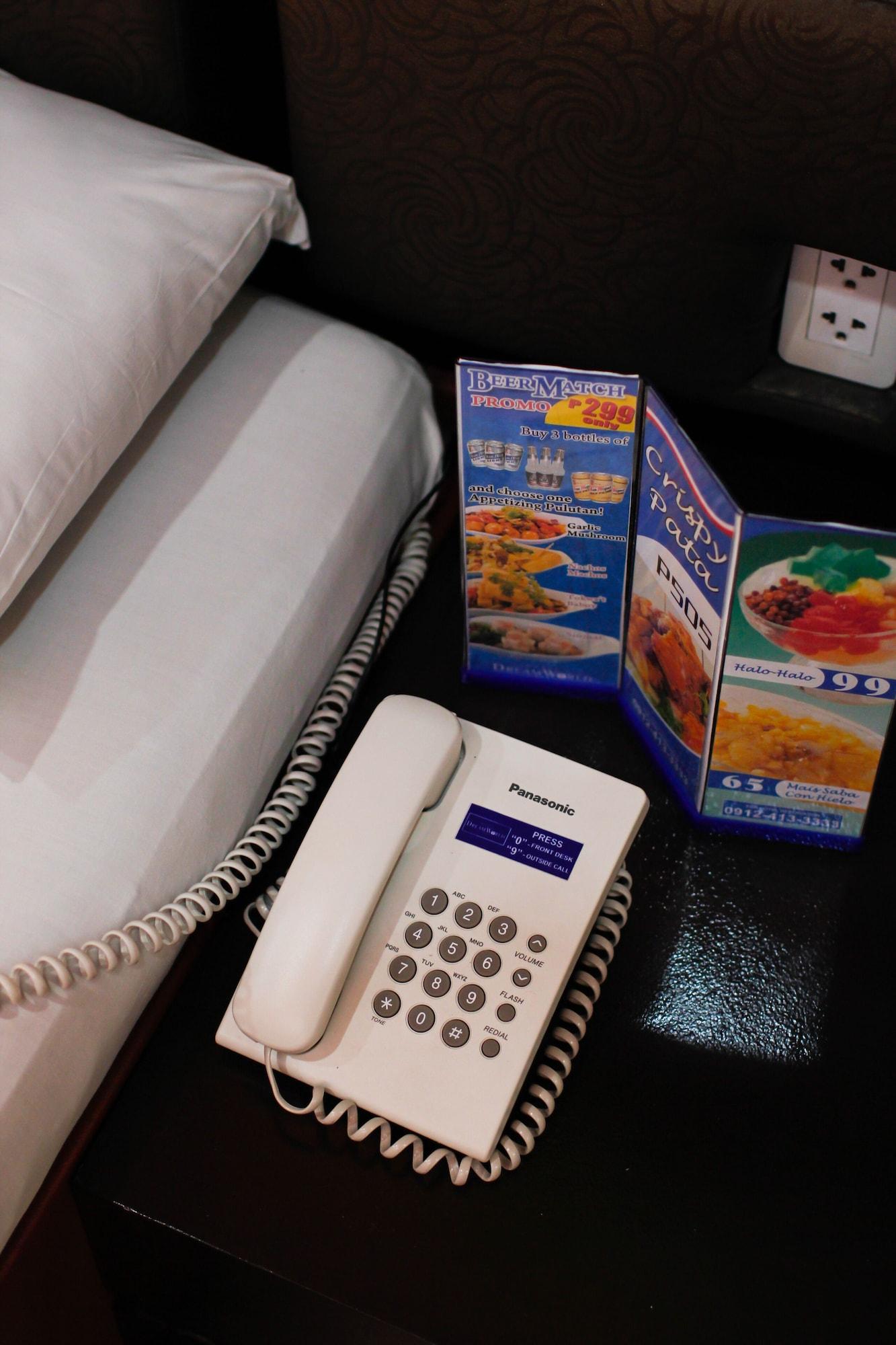 Set de Habitación Hotel DreamWorld Araneta Cubao