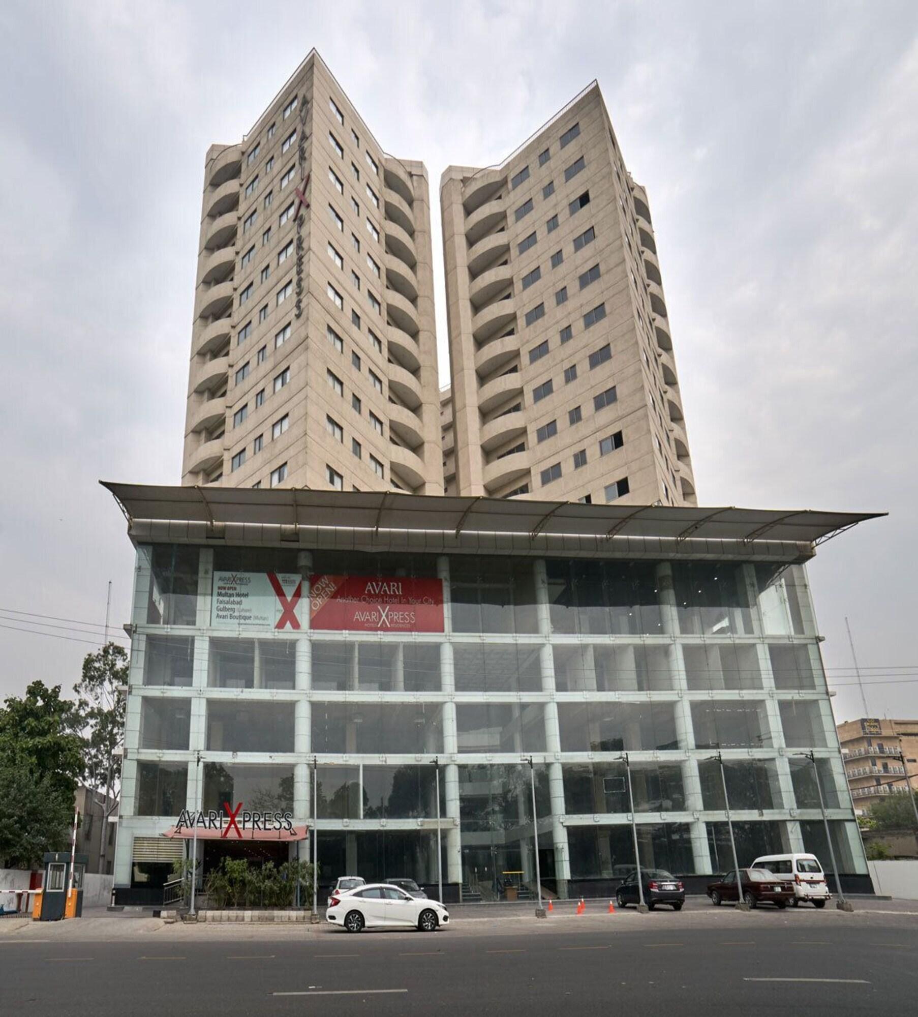 Vista Exterior Avari Xpress Gulberg