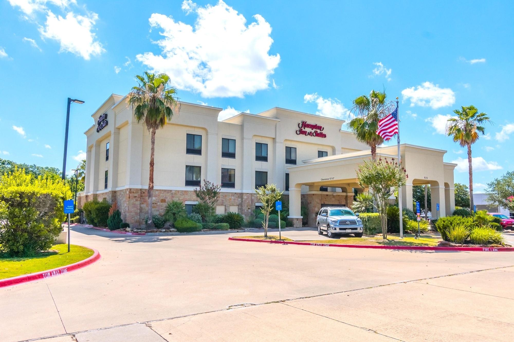 Vista Exterior Hampton Inn and Suites College Station