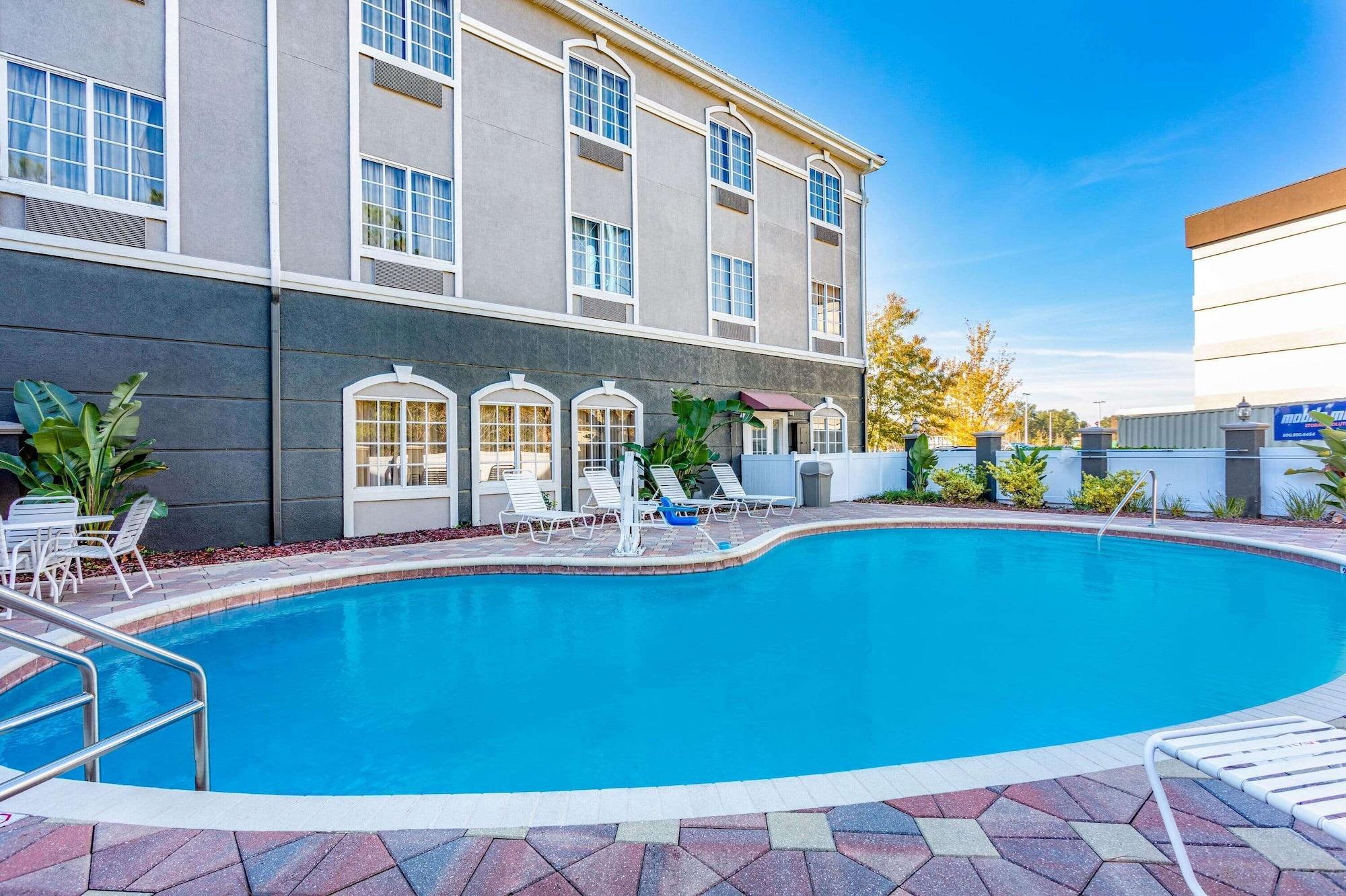 Vista Piscina La Quinta Inn & Suites by Wyndham St. Augustine