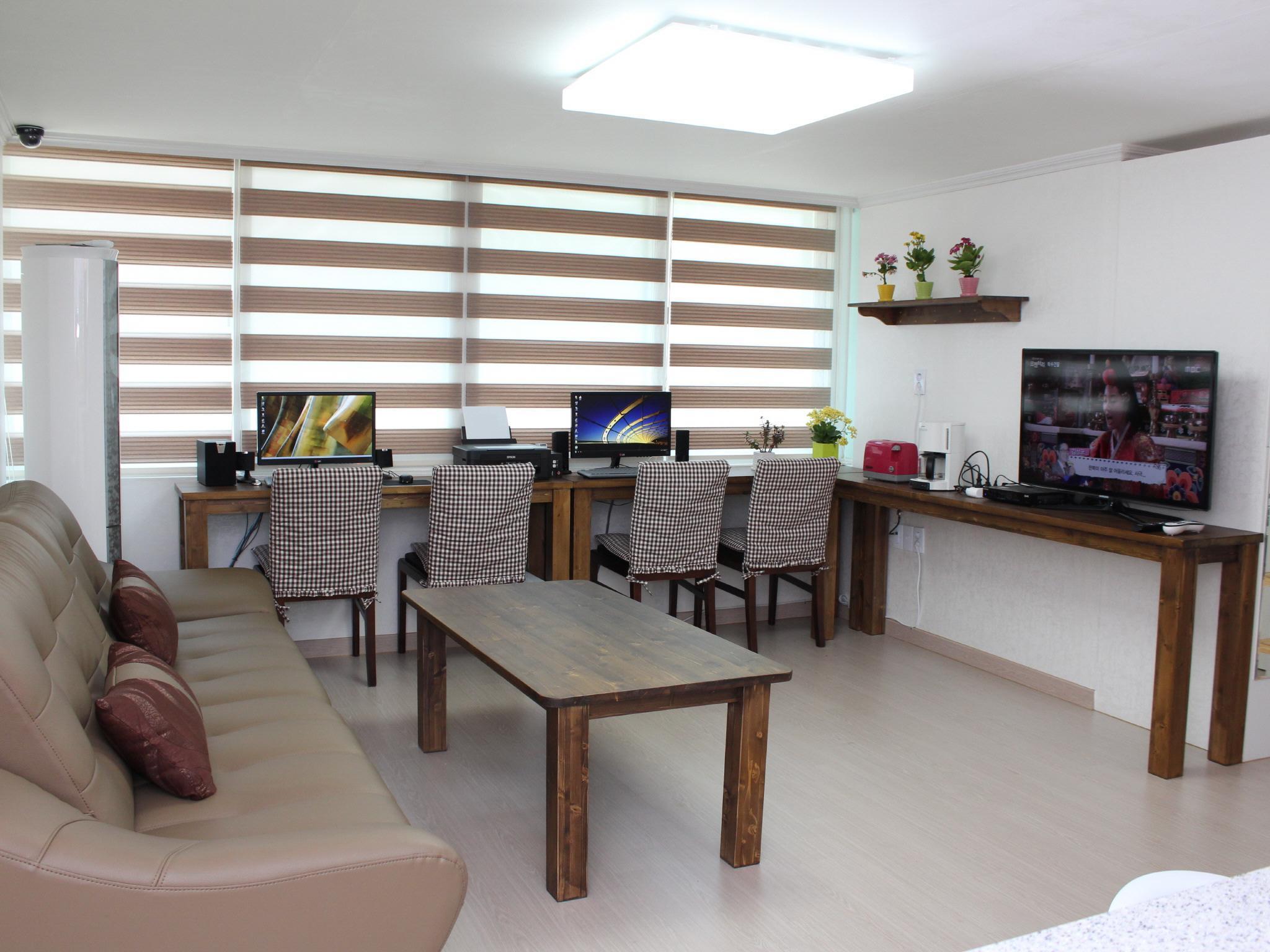 Varios Wow Hills Guest House